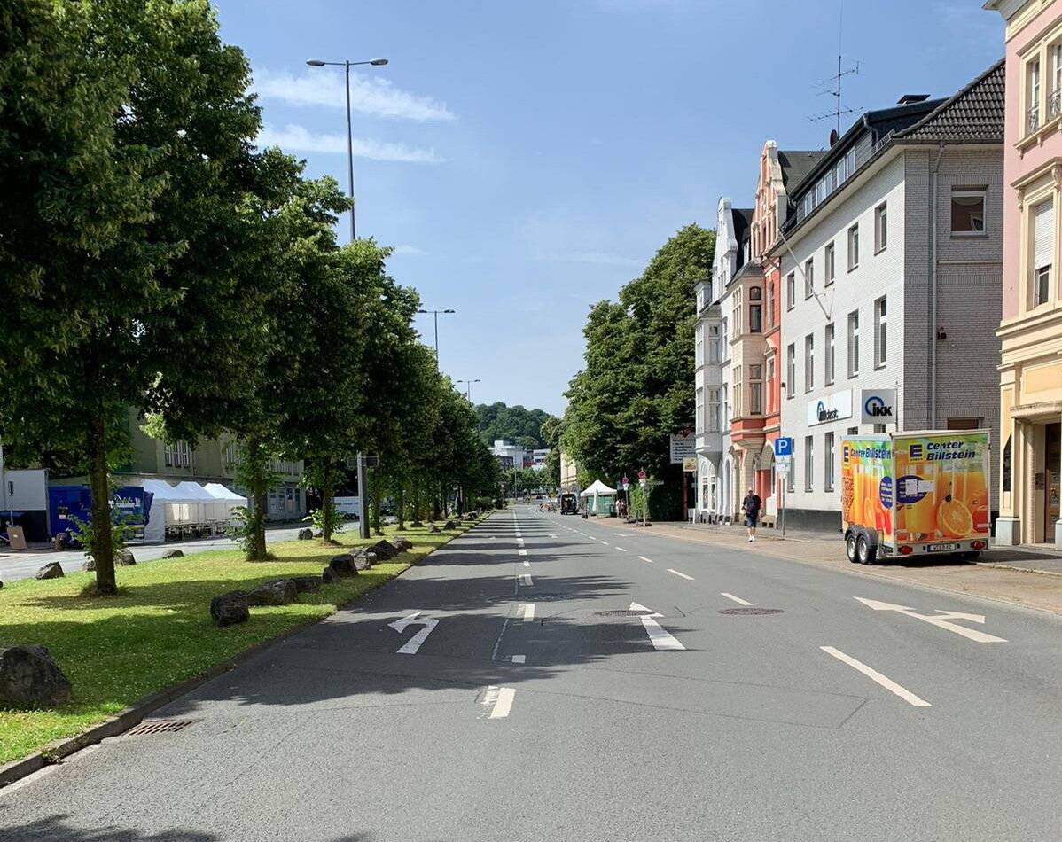 Wo sonst Autos unterwegs sind, werden ab 16 Uhr die Menschen...