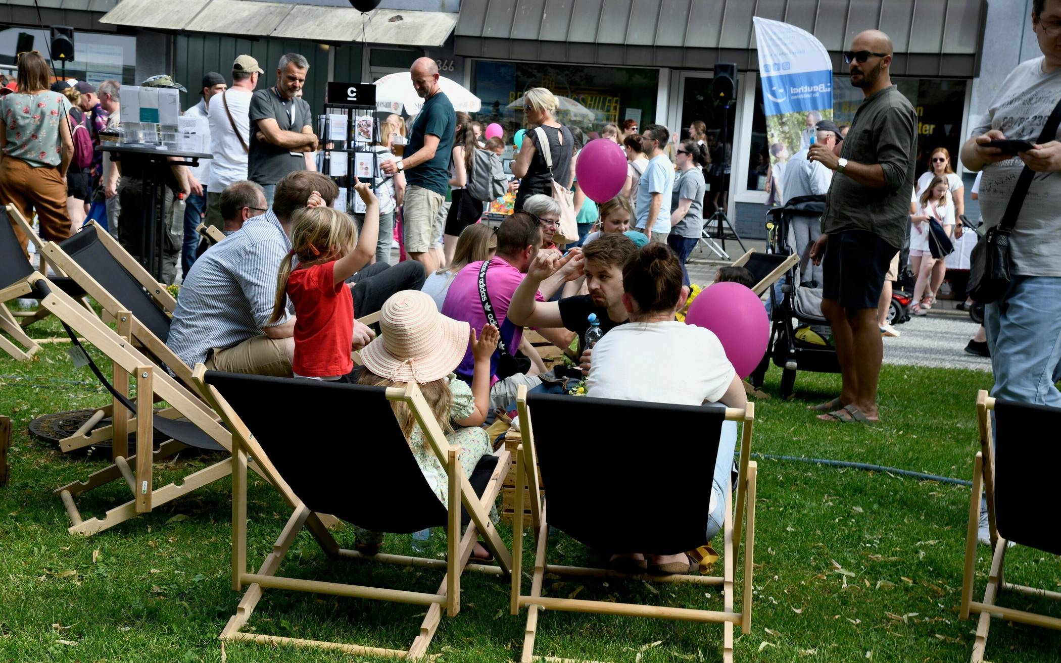 Chillen auf dem Grünstreifen der...