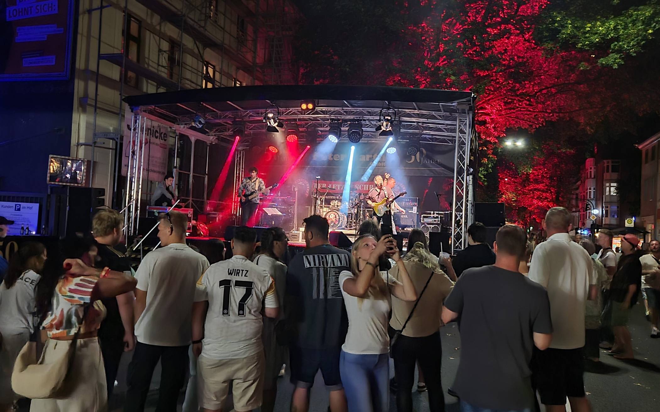 Die Düsseldorfer Kultband „Der letzte Schrei“ auf der...