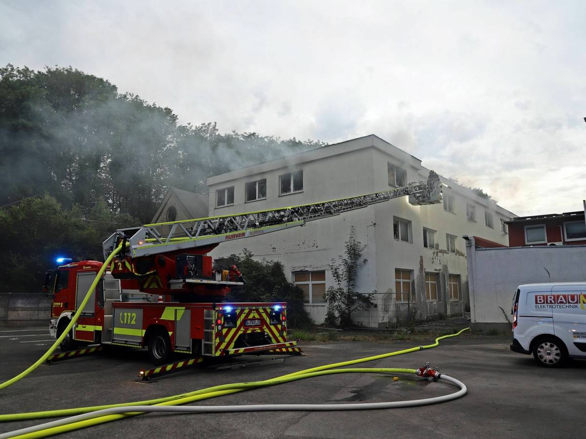 Wieder Feuer in Industriegebäude
