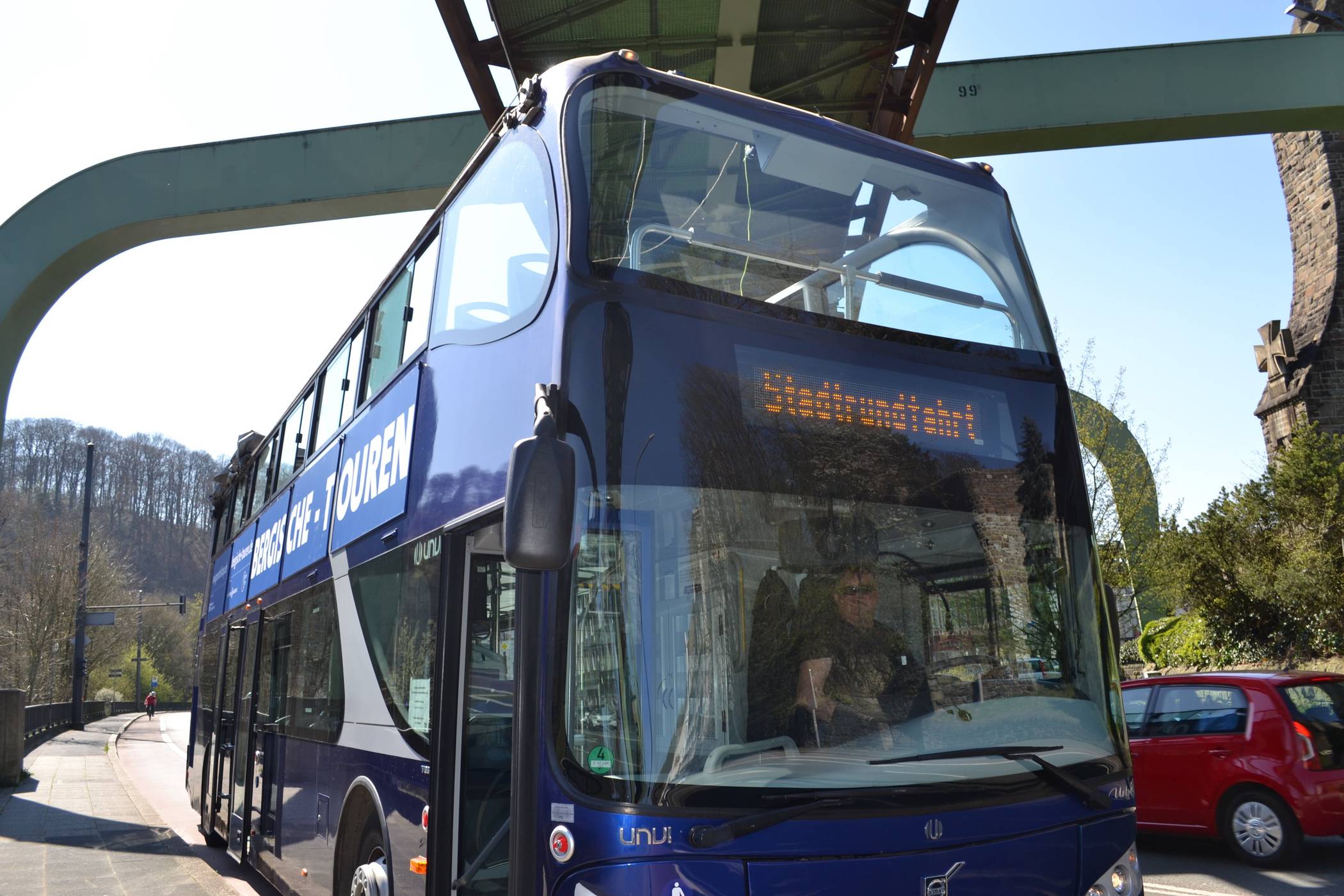  Der Cabriobus unterwegs. 