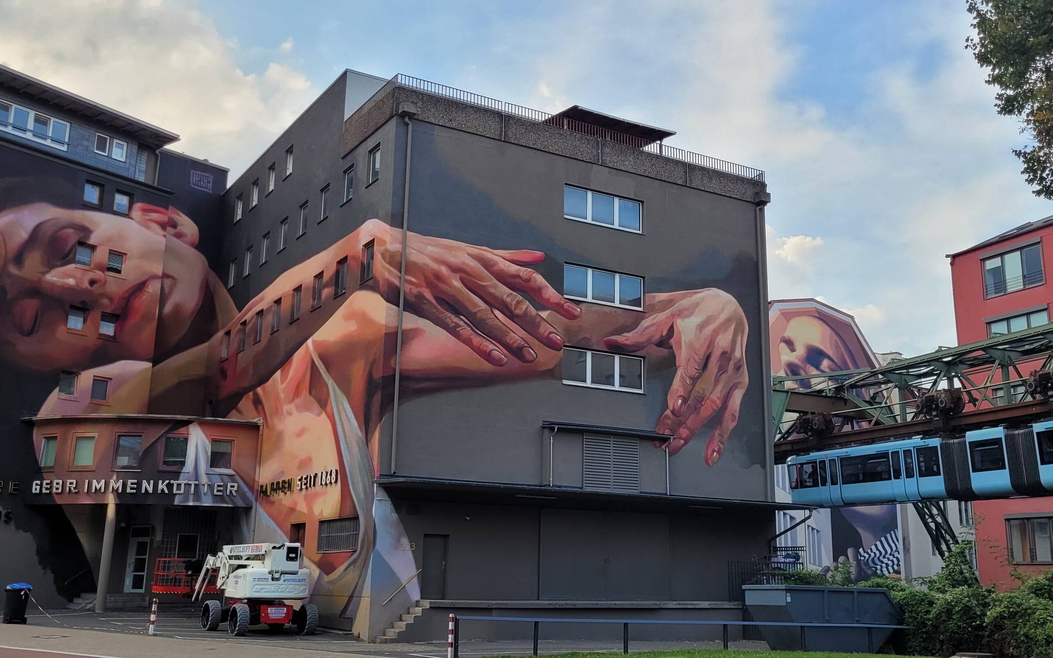 Bundesallee 221: Das „Pina Mural“ von Case Maclaim aus Frankfurt zeigt Pina Bausch...