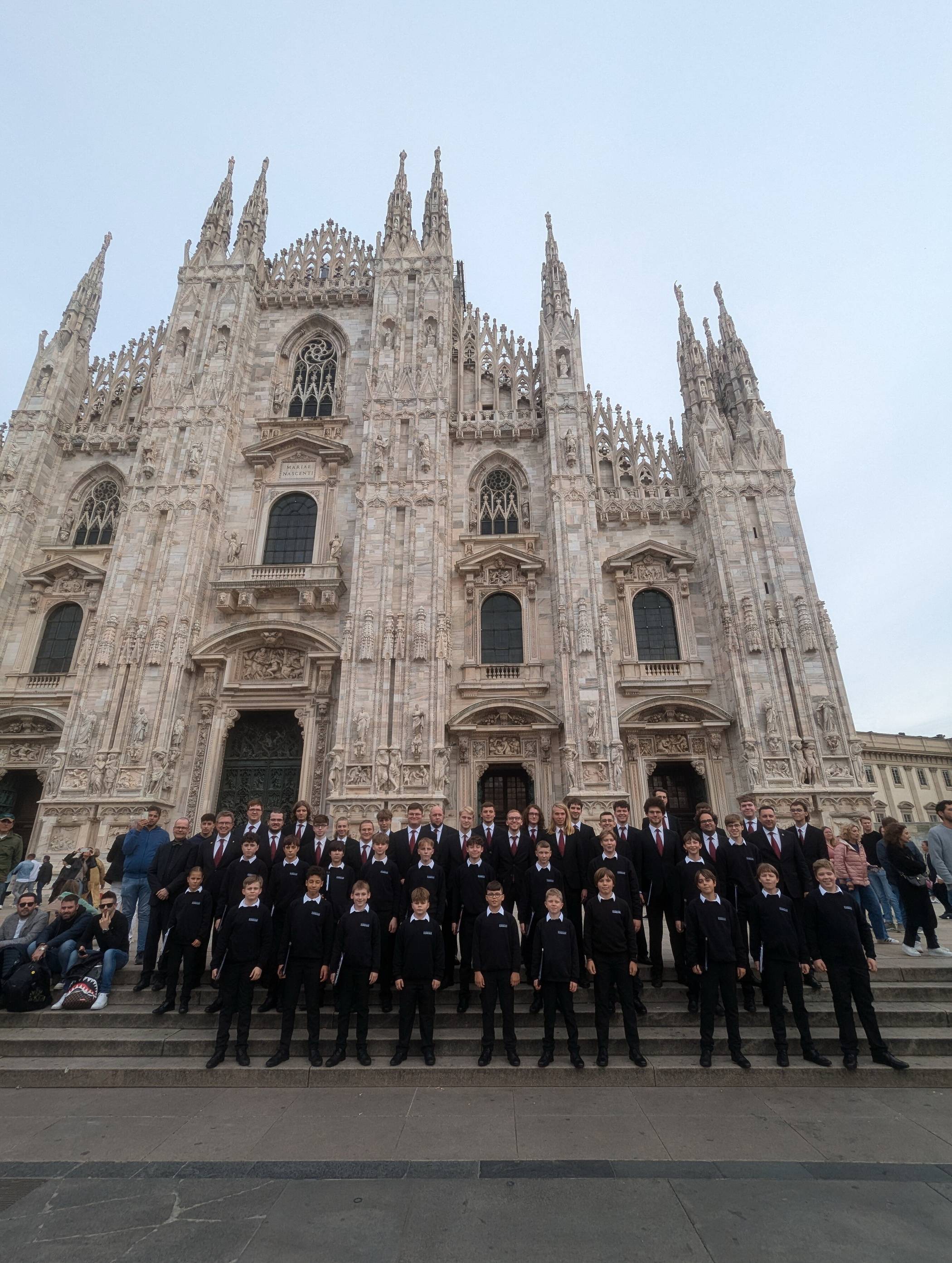 Die Kurrende vor dem Mailänder...