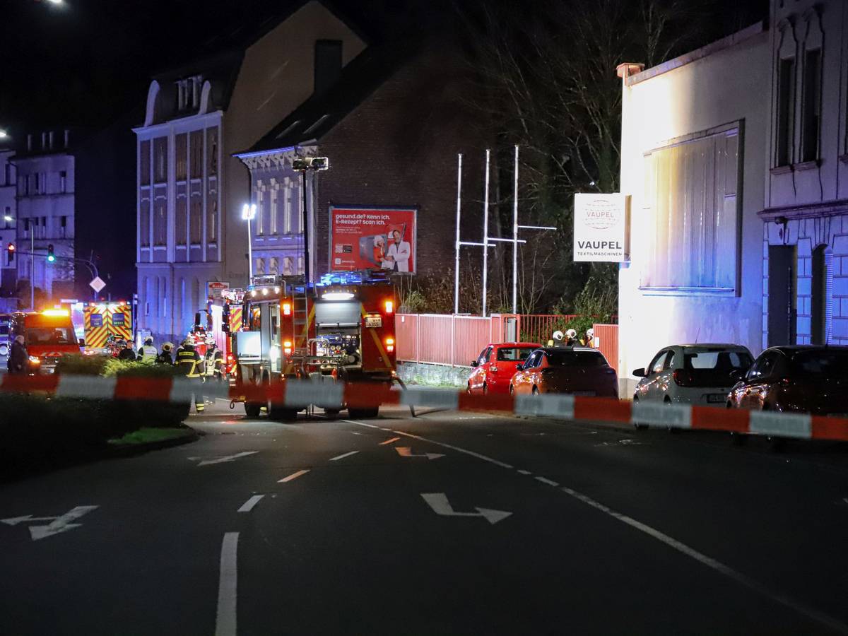 Feuerwehr-Einsatz in Lagerhalle
