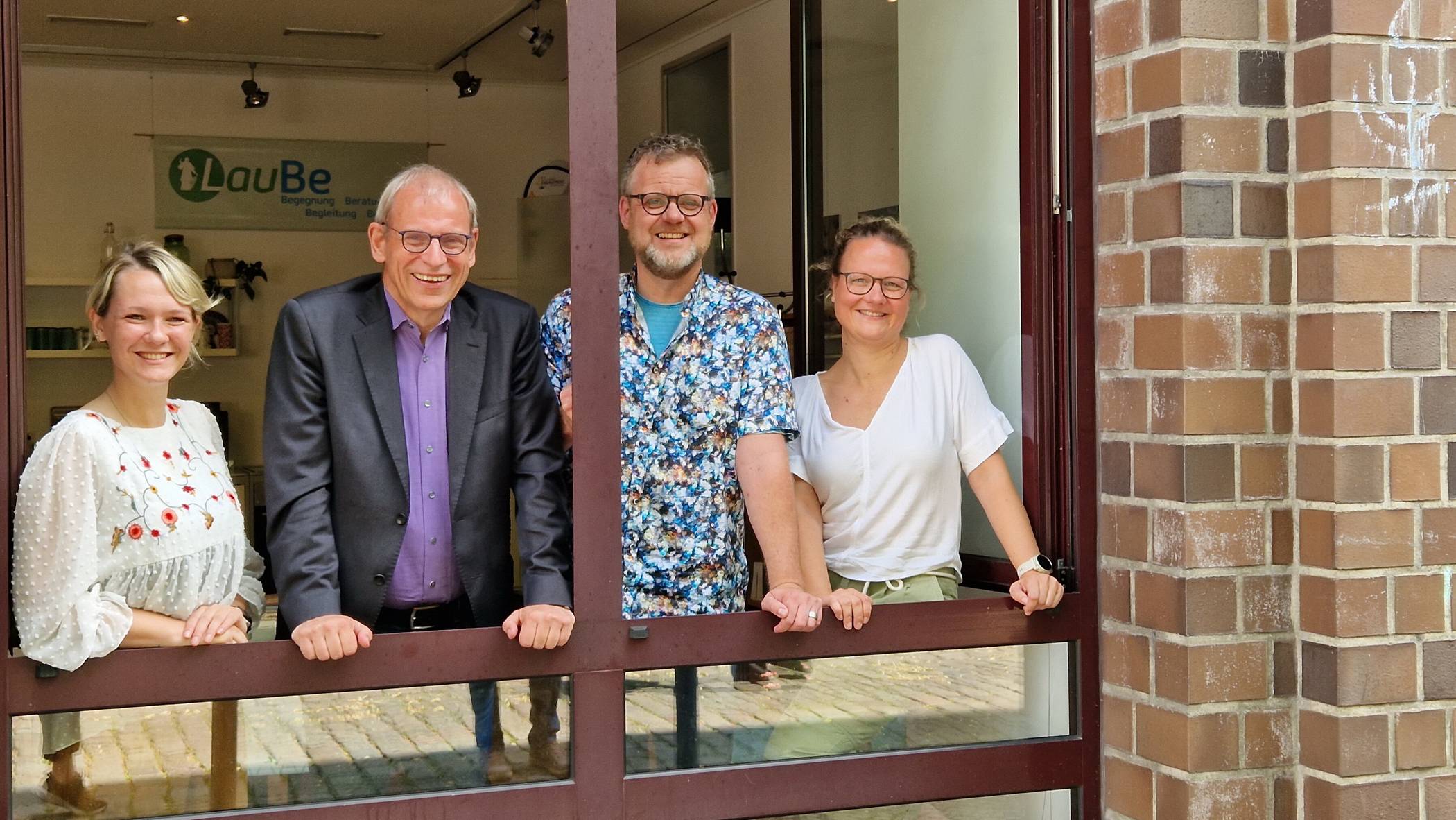 Von li.: Lena Schmitz (Familientrauerzentrum), Dr. Christoph Humburg (Caritasdirektor), Burkhard Uhling-Preuß (amb. Kinder- und Jugendhospizdienst Bergisches Land) und Kerstin Wülfing (Geschäftsführung Kinderhospiz-Stiftung). 