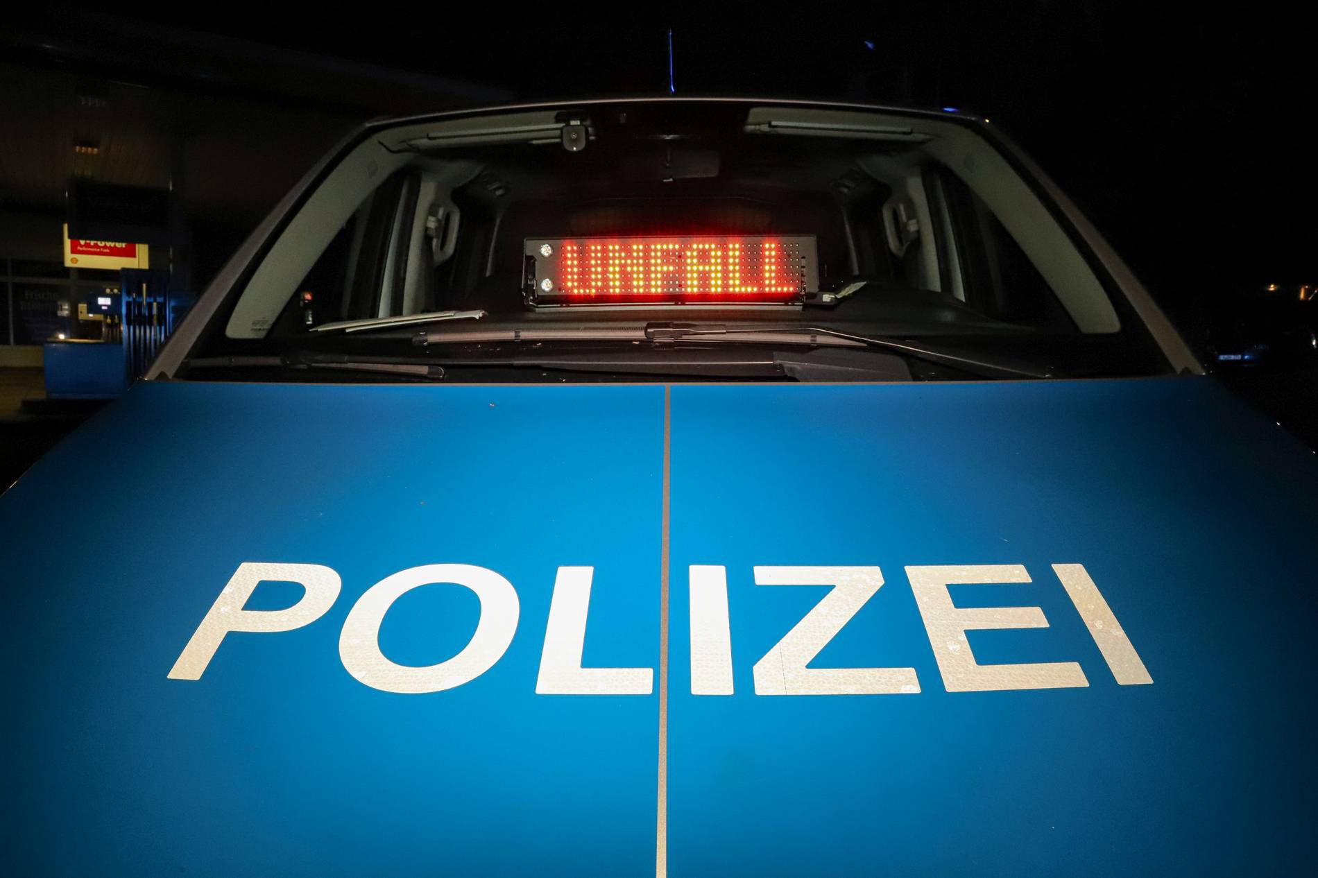 Pkw überschlägt sich auf der Wuppertaler Bundesallee