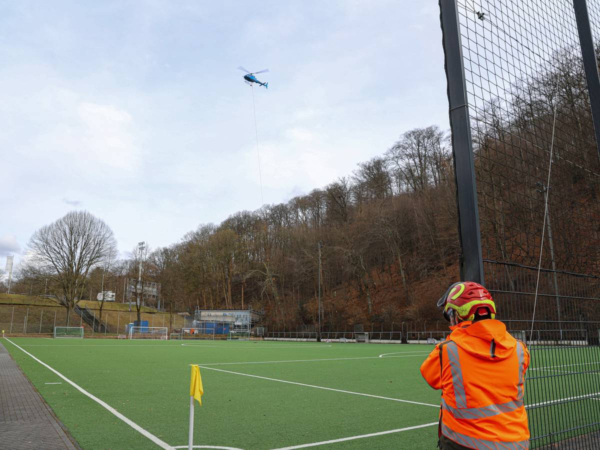 Hubschrauber-Einsatz am Stadion
