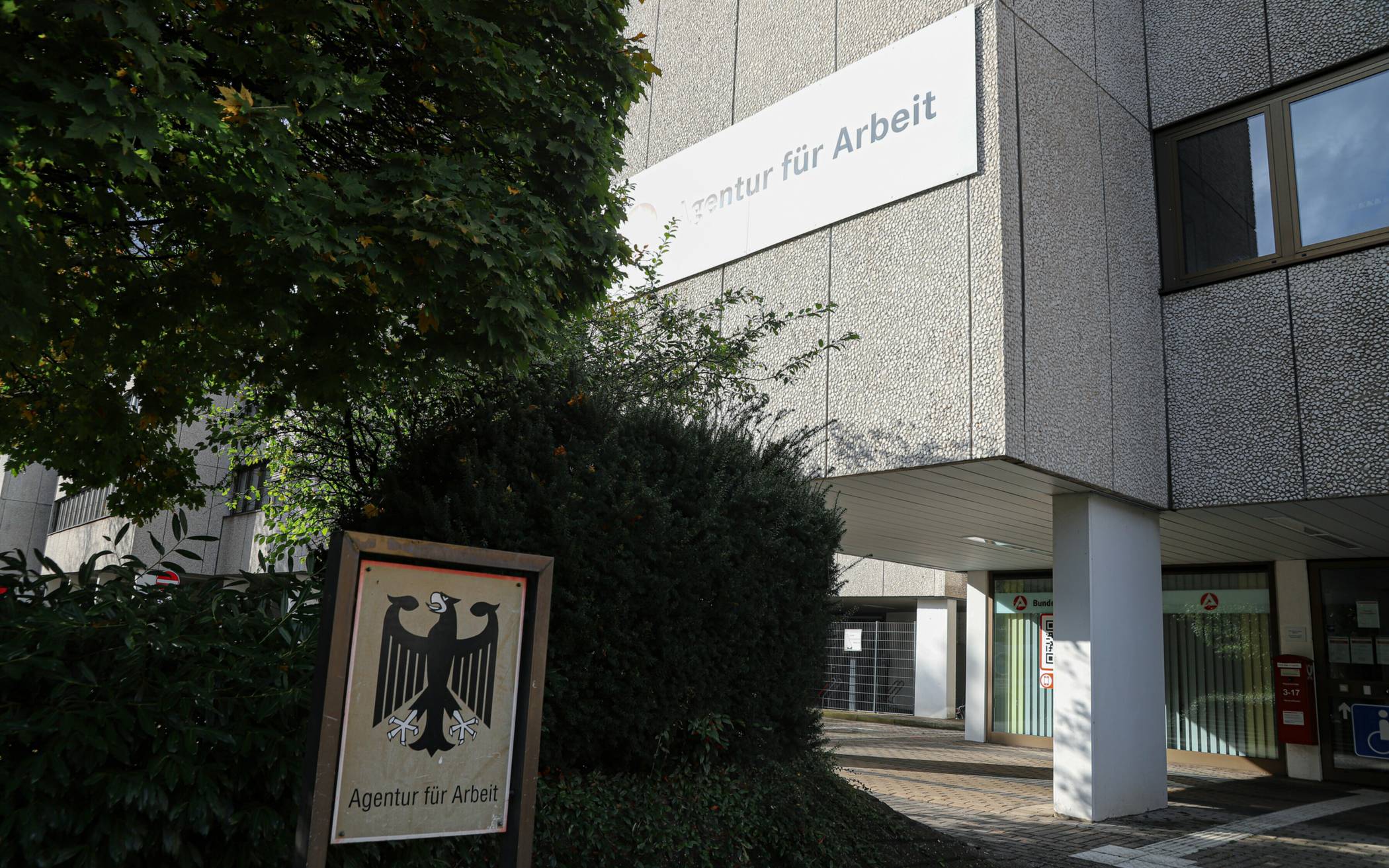 Schilder an der Wuppertaler Hünefeldstraße.