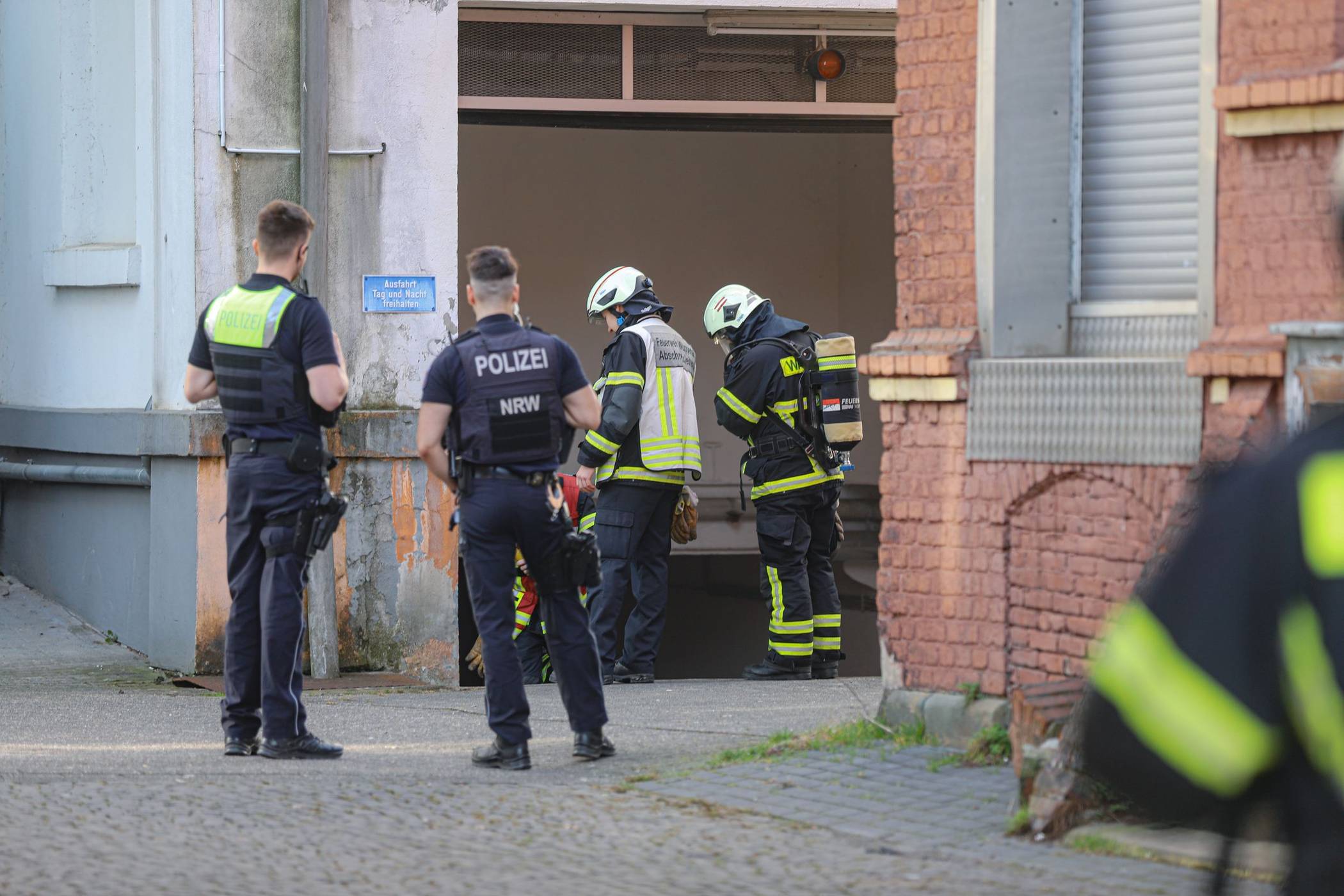 Die Feuerwehr inspizierte die Lage.