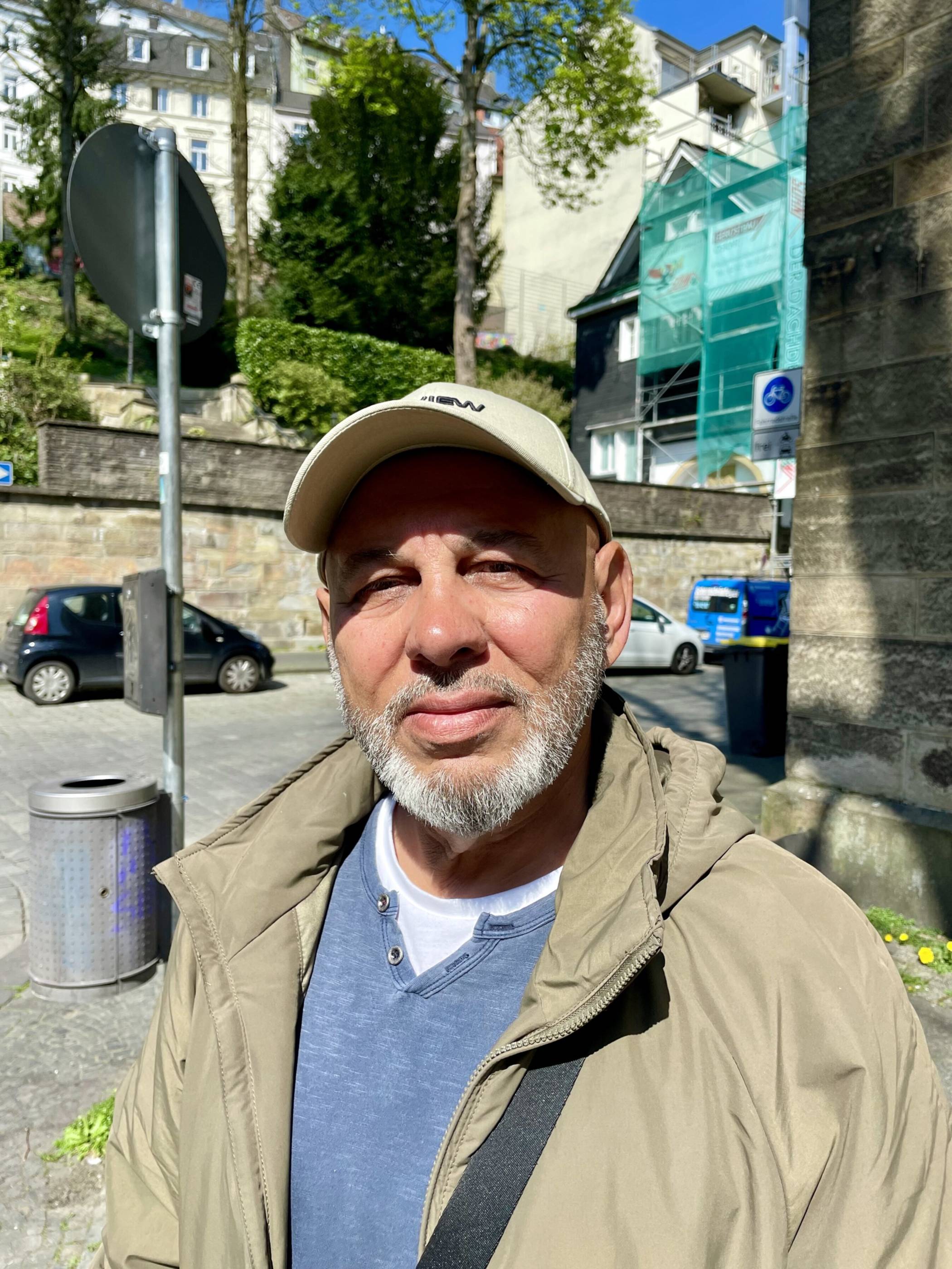 Shakhwan Saddik (63), Selbstständiger aus Wuppertal, „Ich nutze E-Scooter sehr gerne,...