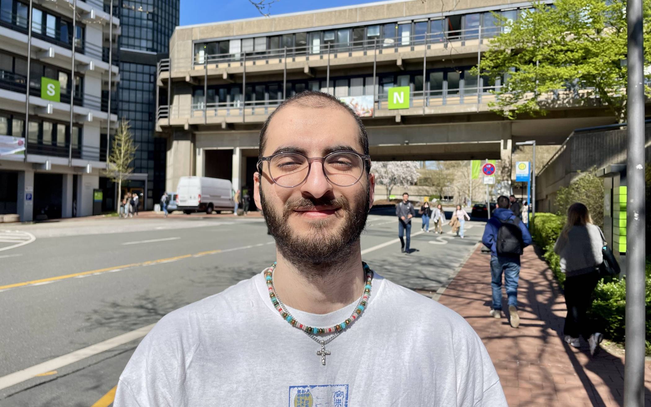 Mike Joubanian (24), Student aus Duisburg: „Ob Dott vertreten ist oder nicht, ist mir...