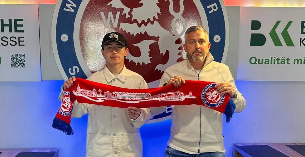 Mittelfeldspieler Daiko Kamo (vom SC St....