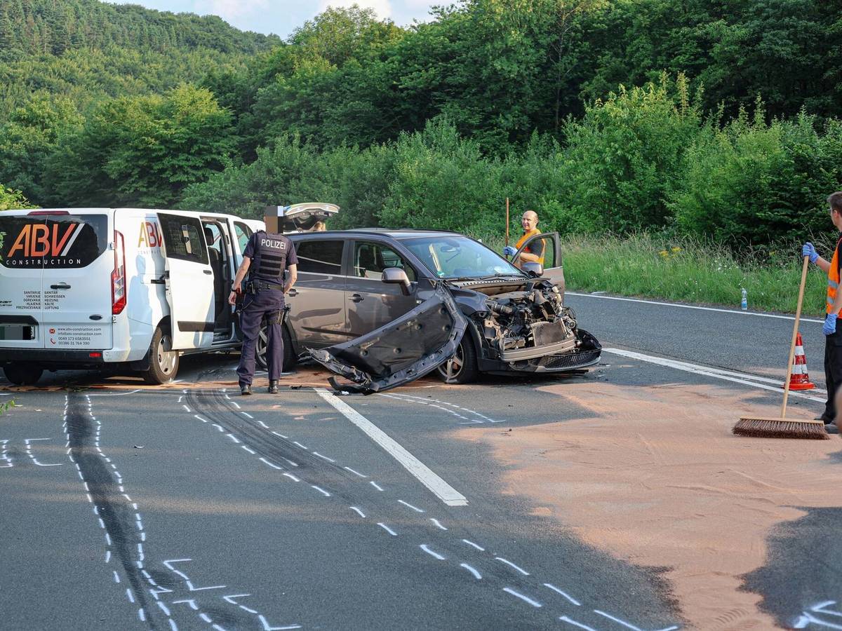 Unfall am L74-Parkplatz Burgholz
