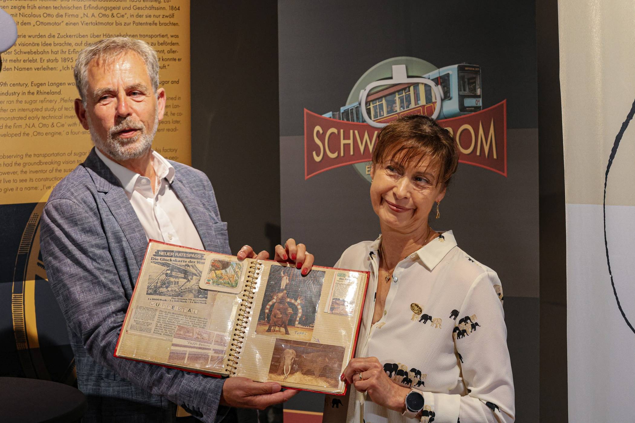  „Wuppertal Marketing“-Geschäftsführer Martin Bang mit Gina Althoff. 