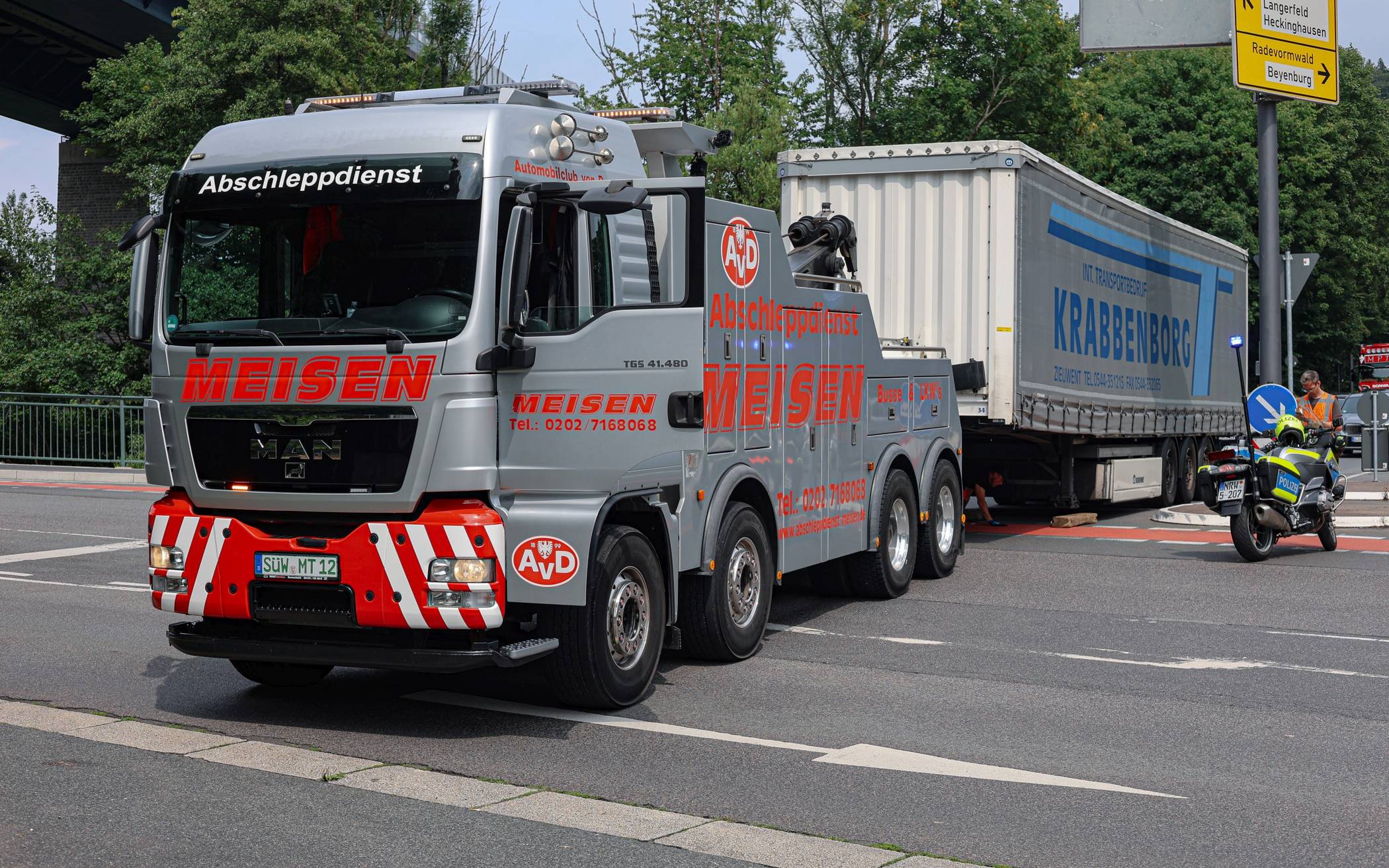 Bilder: Lkw verliert in Wuppertal seinen Auflieger