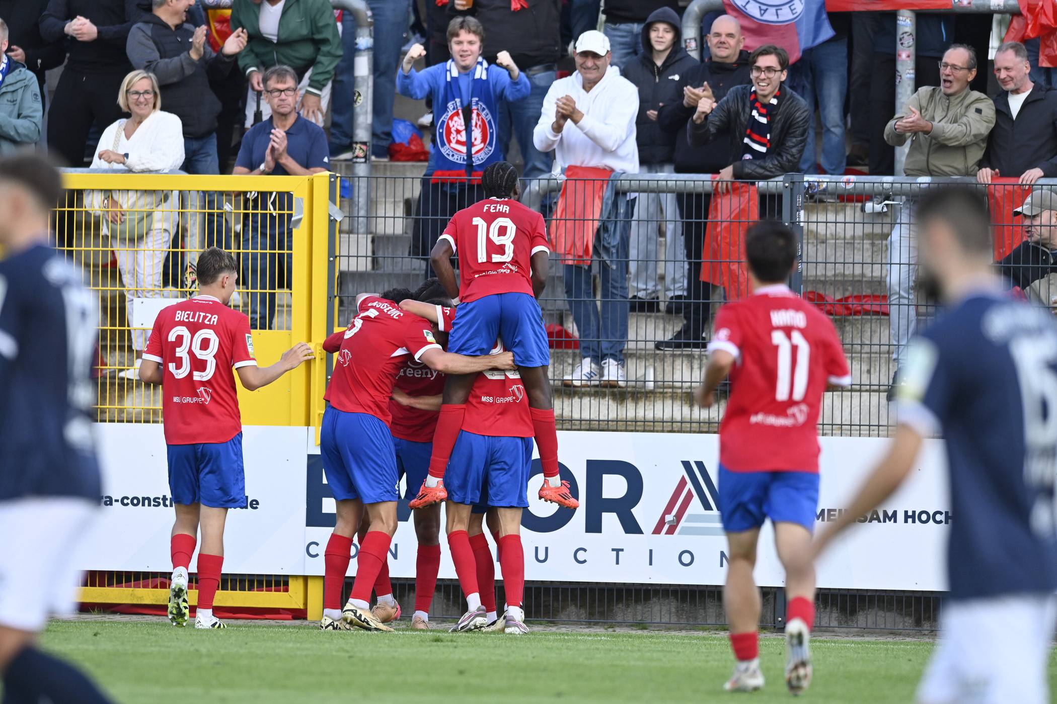  Der Jubel nach dem 1:0. 