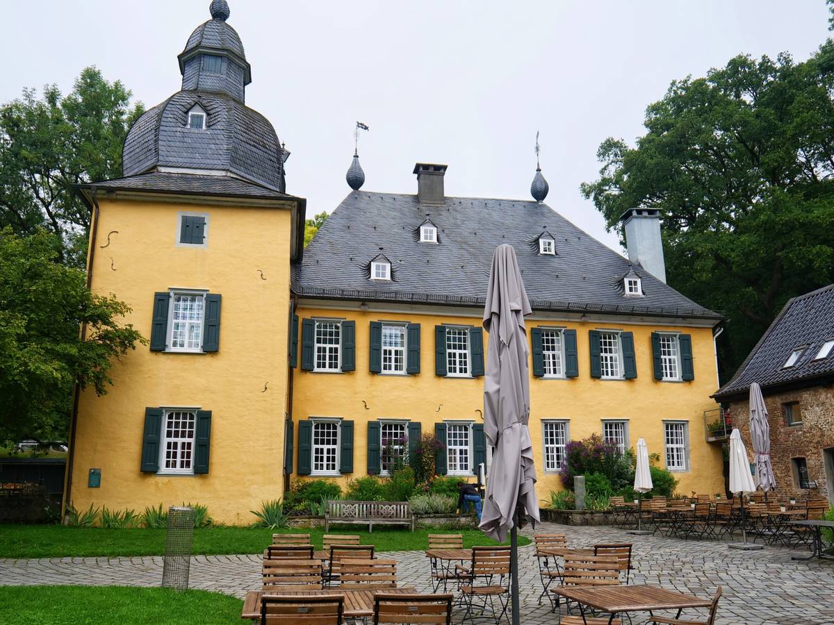 Schloss Lüntenbeck im Sommer 2025
