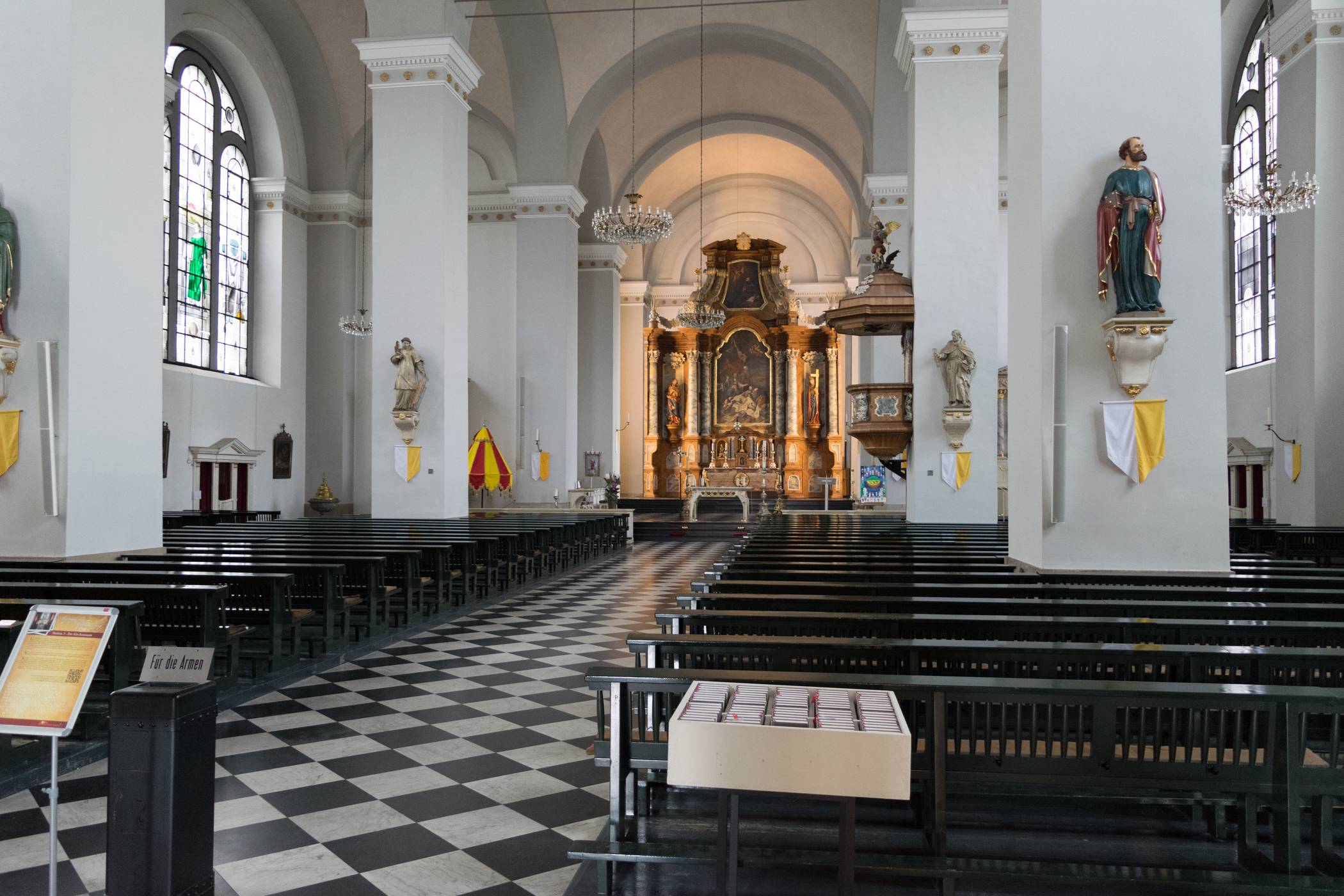  Blick in die Laurentiuskirche. 