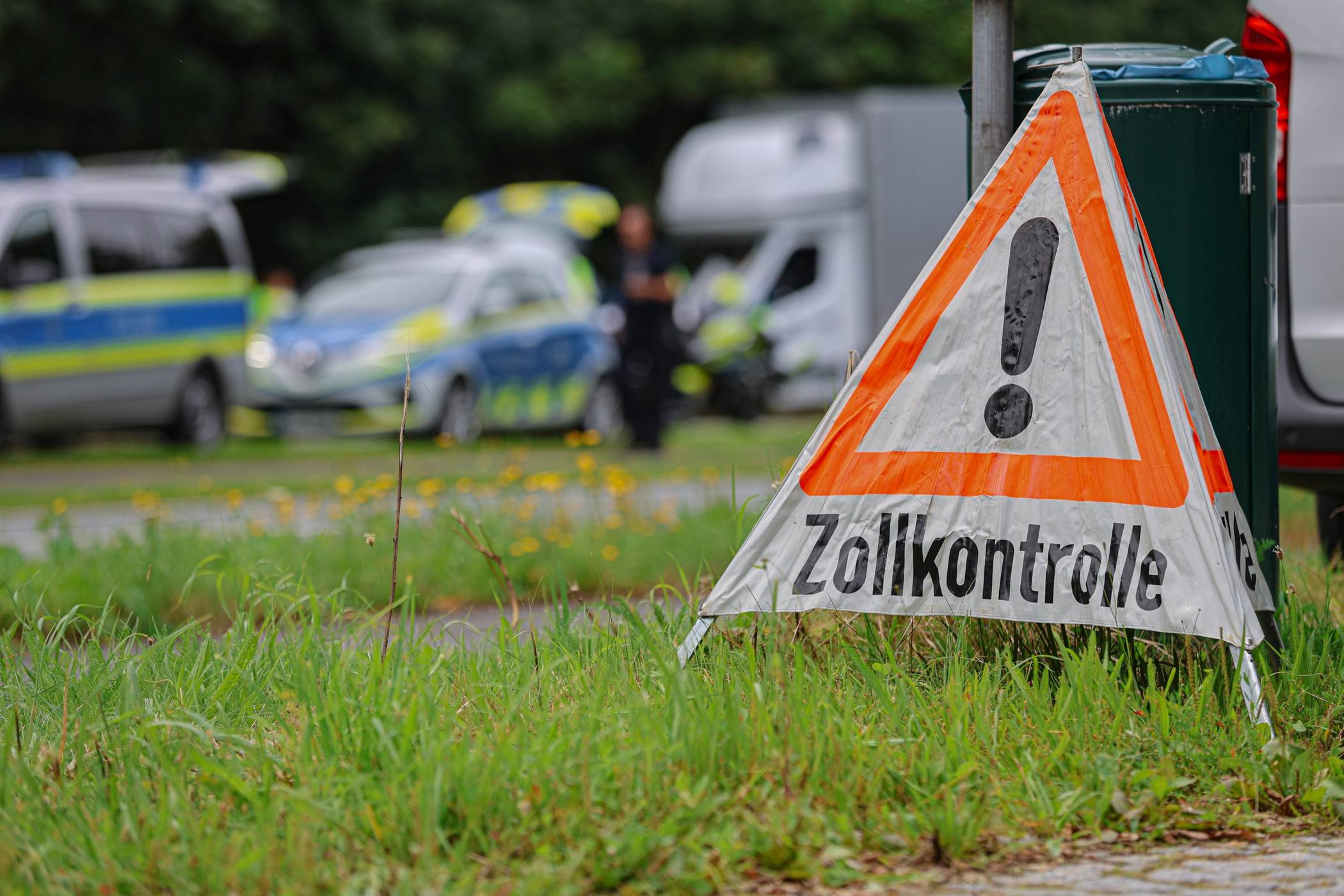 Hinweisschild an der Parkstraße.