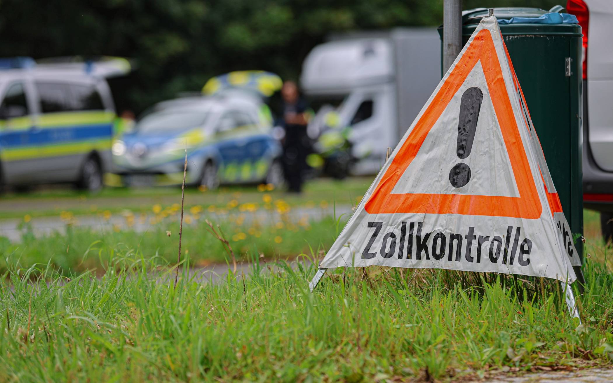 Hinweisschild an der Parkstraße.