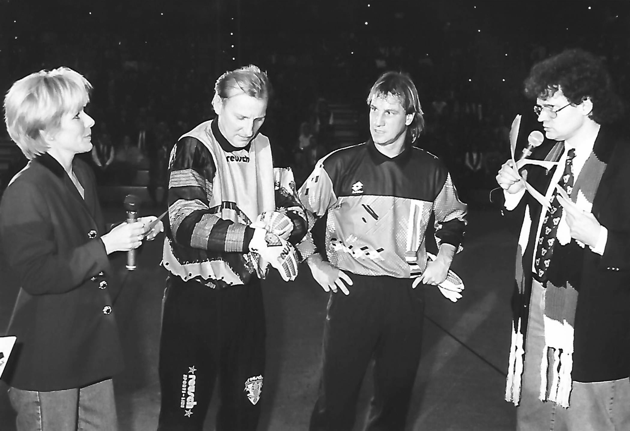 Ulli Potofski 1993 in Wuppertal beim Sportpressefest mit Kollegin Ulrike von der Groeben, Torwart-Legende Wolfgang Kleff und dem damaligen WSV-Trainer Uwe Lorkowski. 