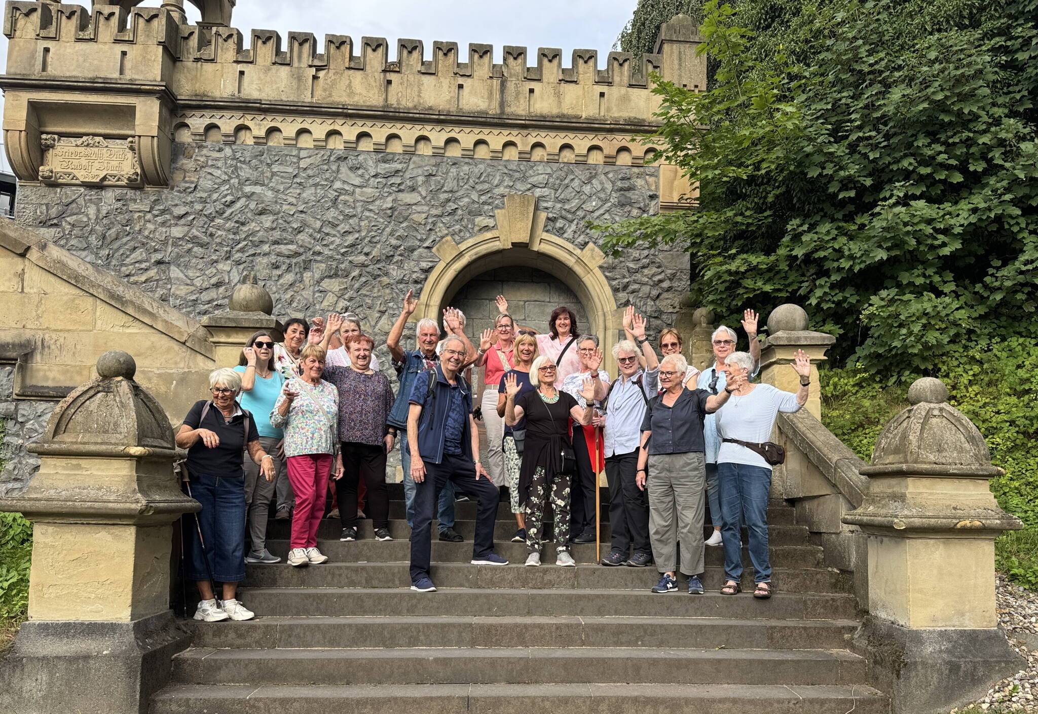 Mitglieder des Frauenchores „DaCapo“ auf der Dicke-Ibach-Treppe im Ringeltal der Barmer Anlagen.