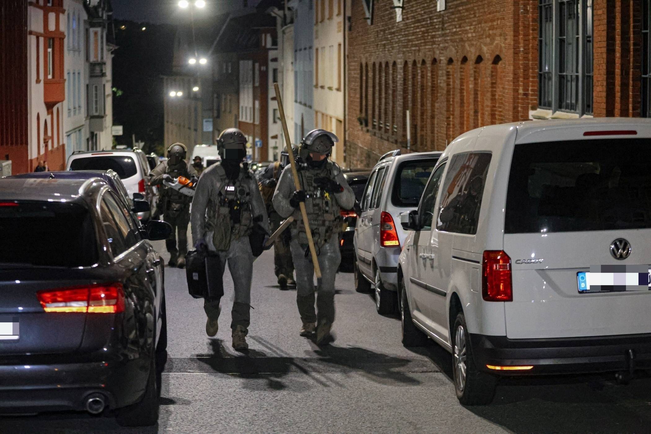  Die Kräfte kurz vor dem Zugriff. 