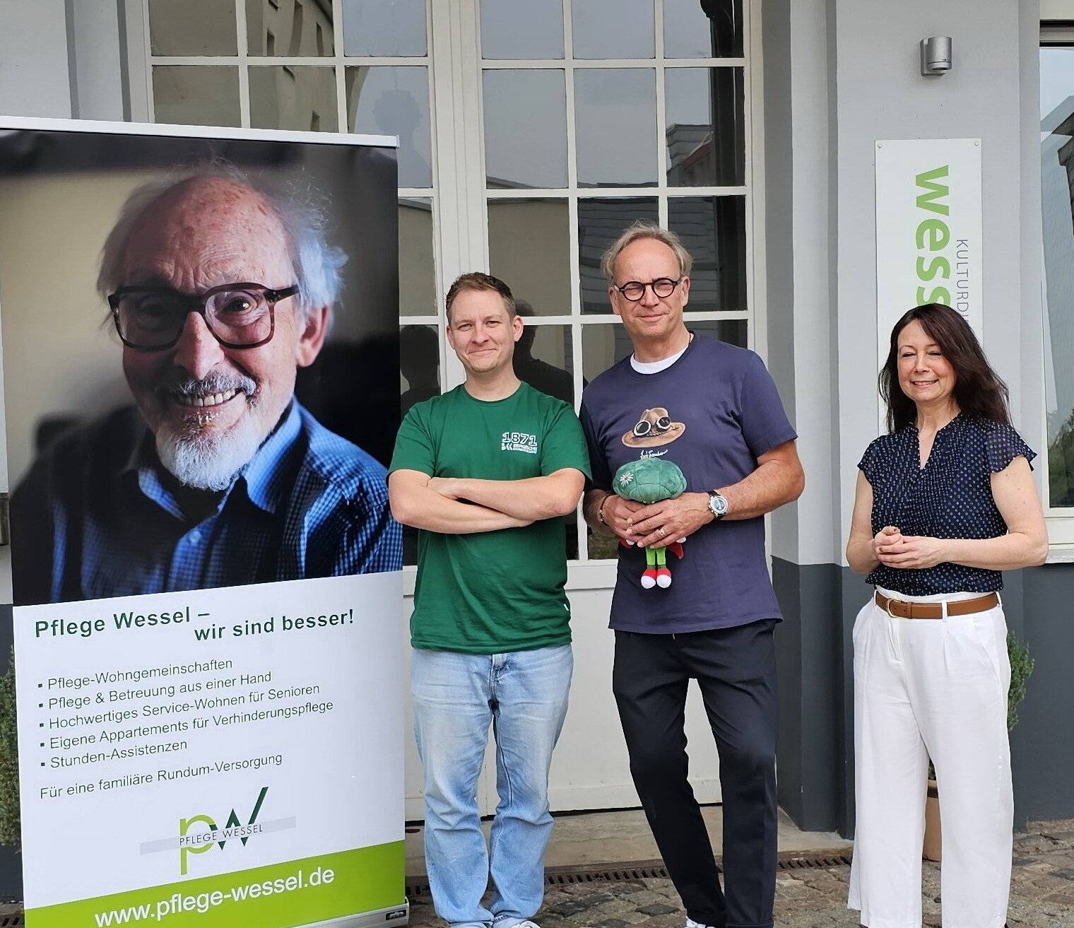 Von li.: Michael Strohmaier (Bergische Krankenkasse), Michael Wessel (Inhaber Pflege Wessel) und Psychologin Janine Gerdau.