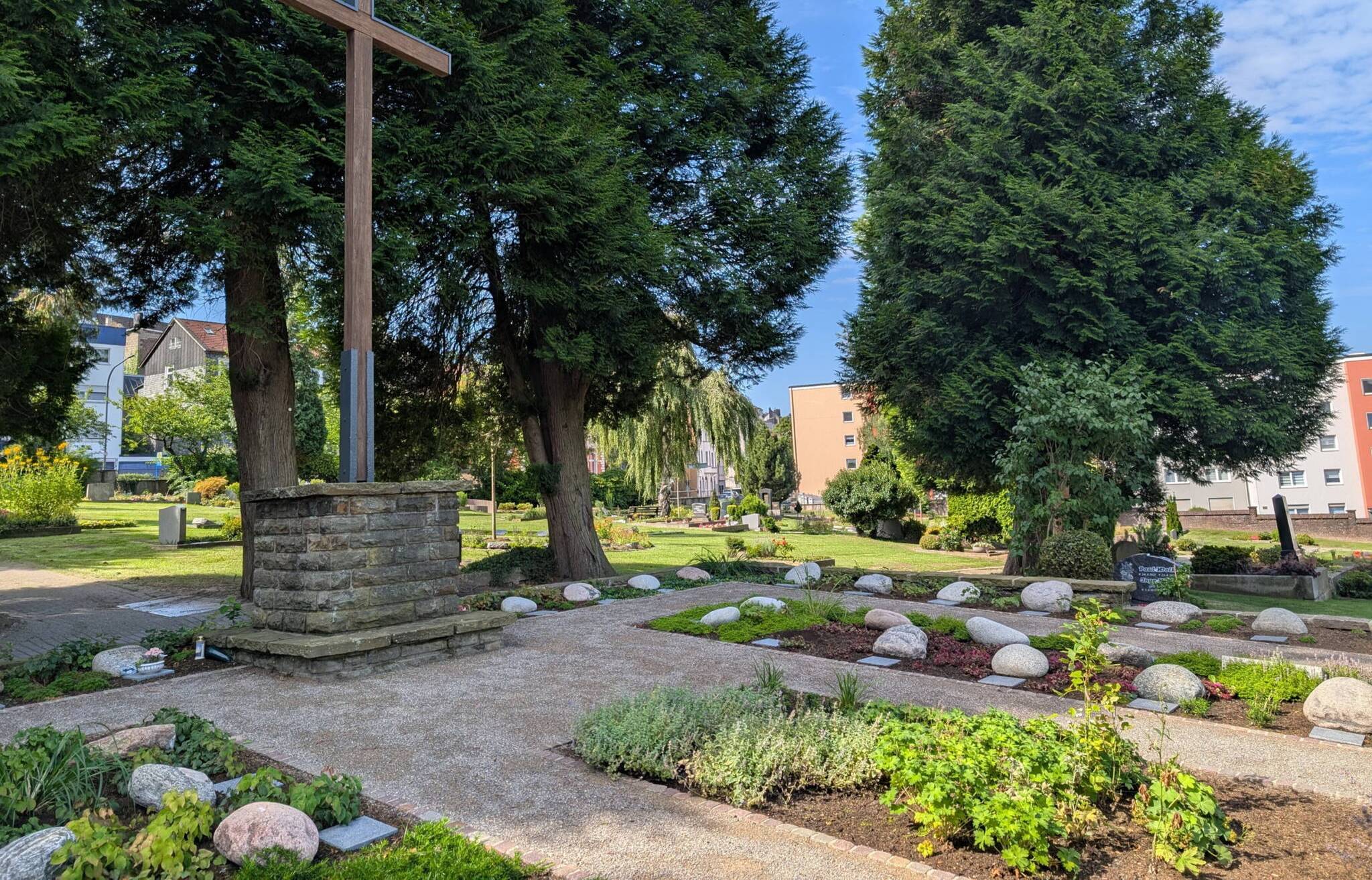 Blick auf eine Grabanlage.