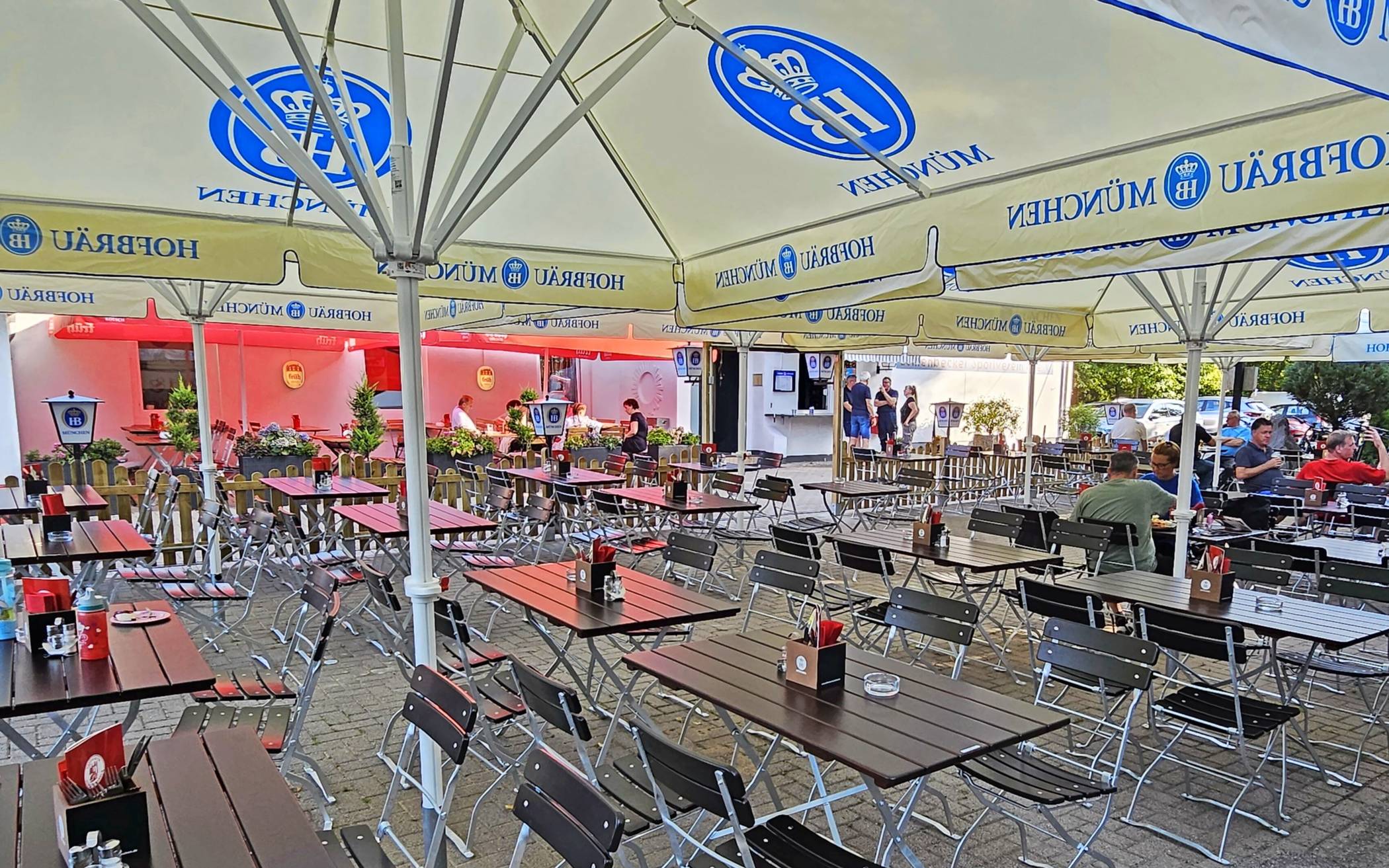  Der Hofbräu-München-Biergarten in der „Gaststätte zur Lüntenbeck“ an der Bahnstraße 202, der Vereinsgastronomie des FSV Vohwinkel.   