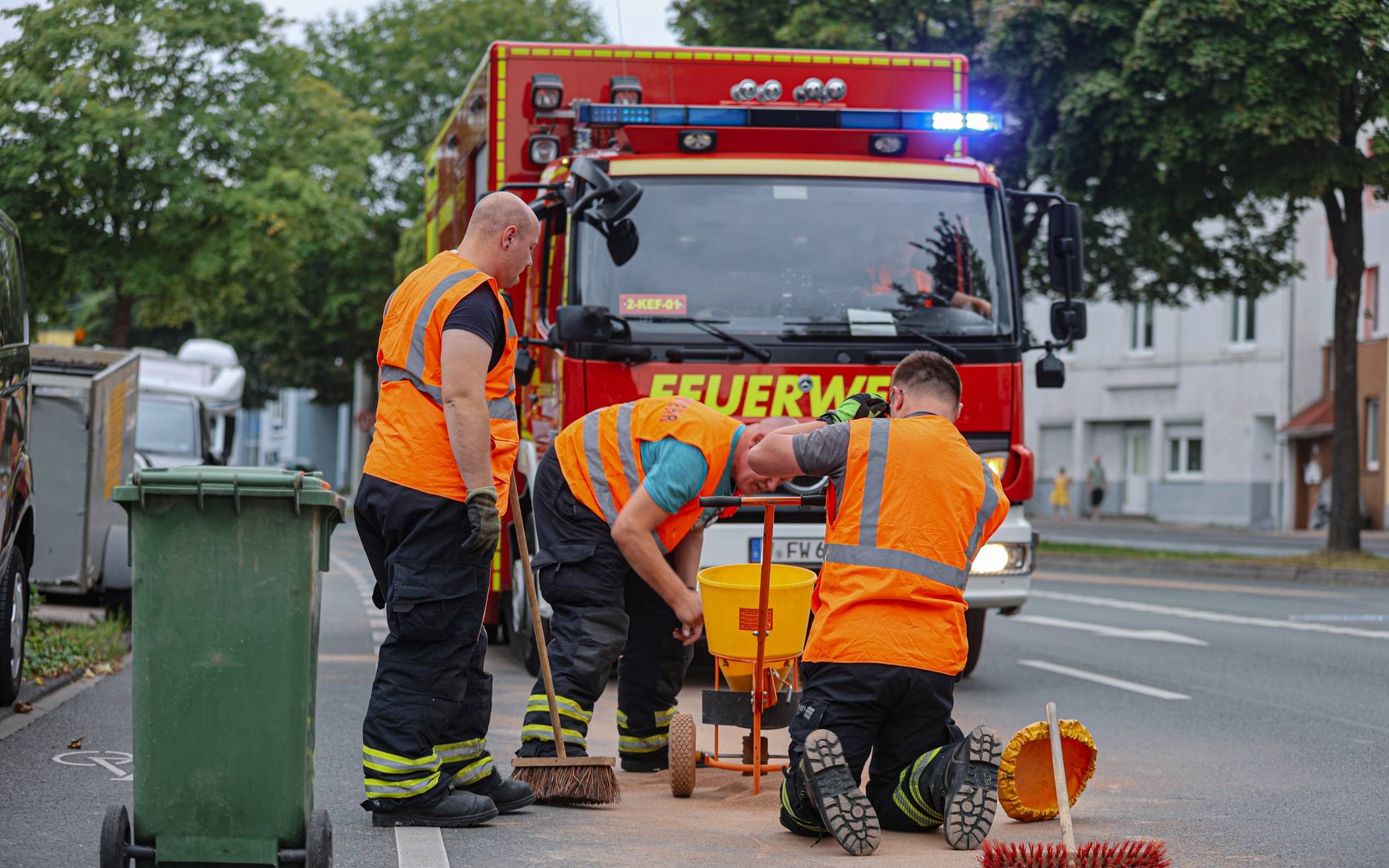 Bilder: Lange Ölspur in Wuppertal-Langerfeld