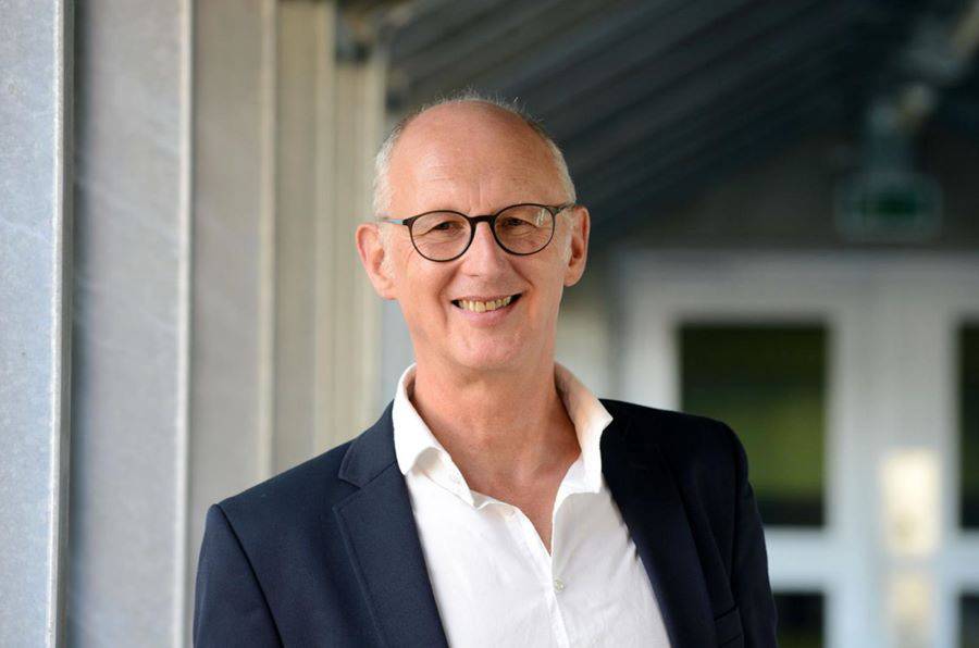 Pfarrer Jönk Schnitzius.