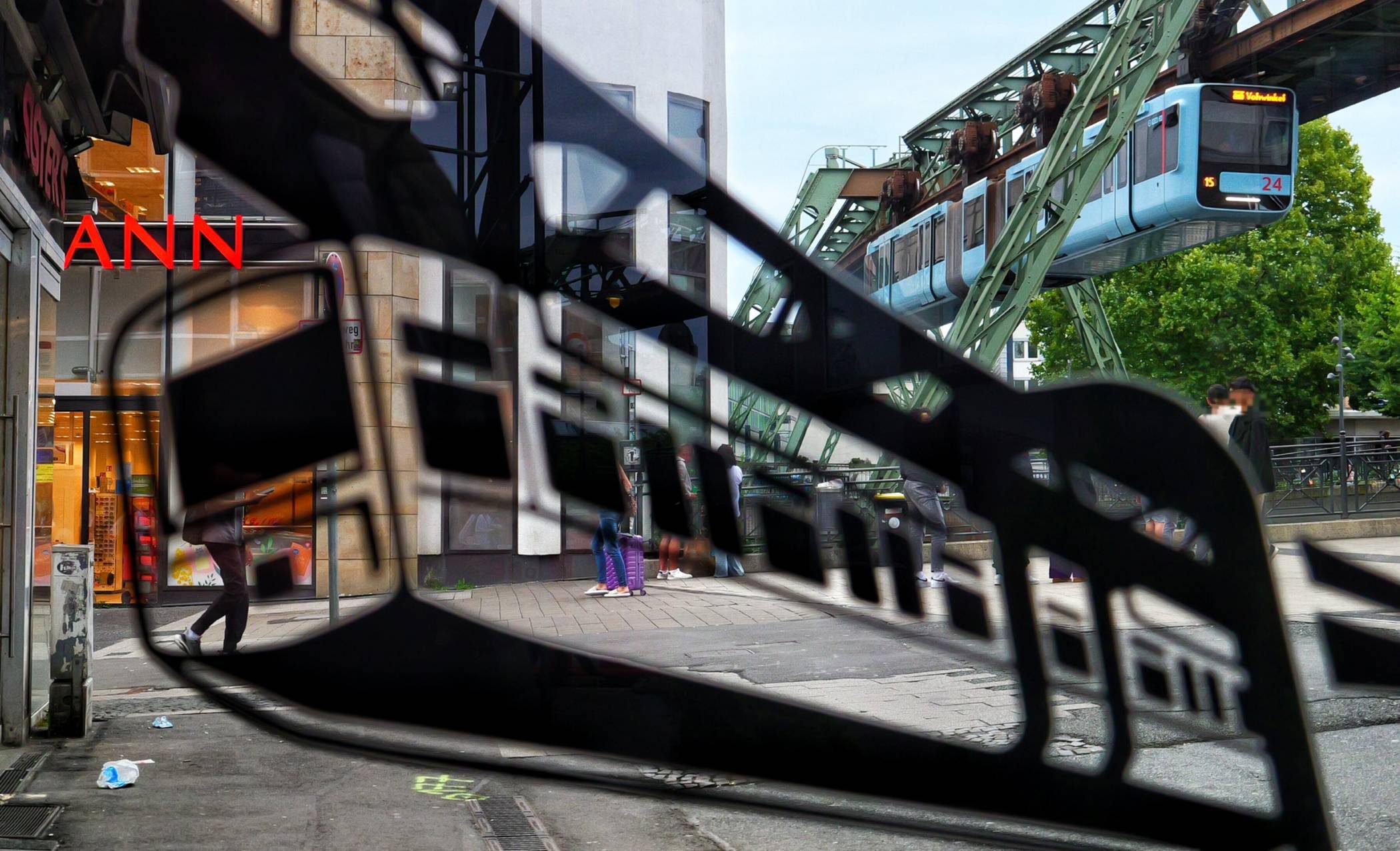 Die doppelte Schwebebahn ...