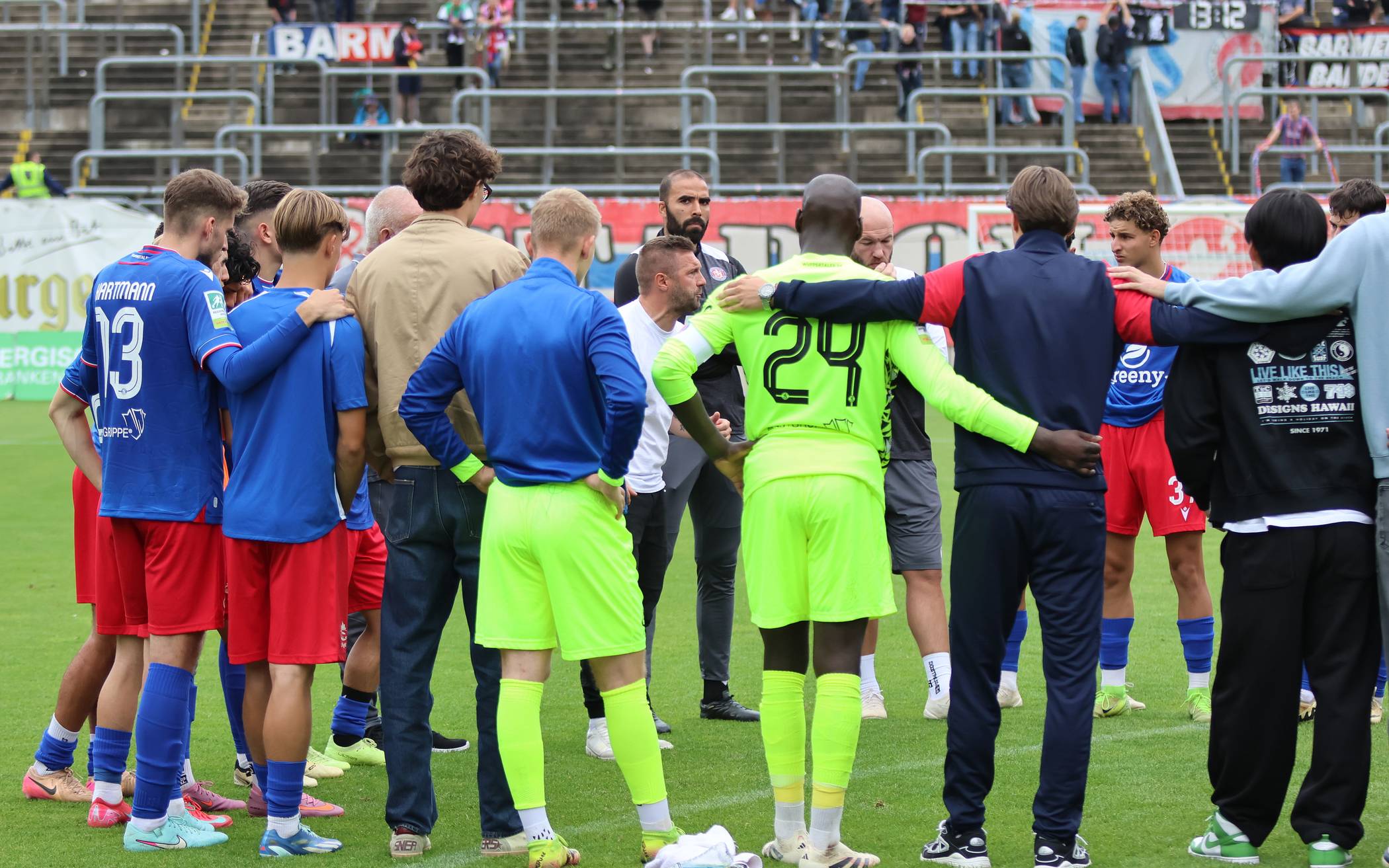 WSV-Coach Sebastian Tyrala (Mitte) war bedient.