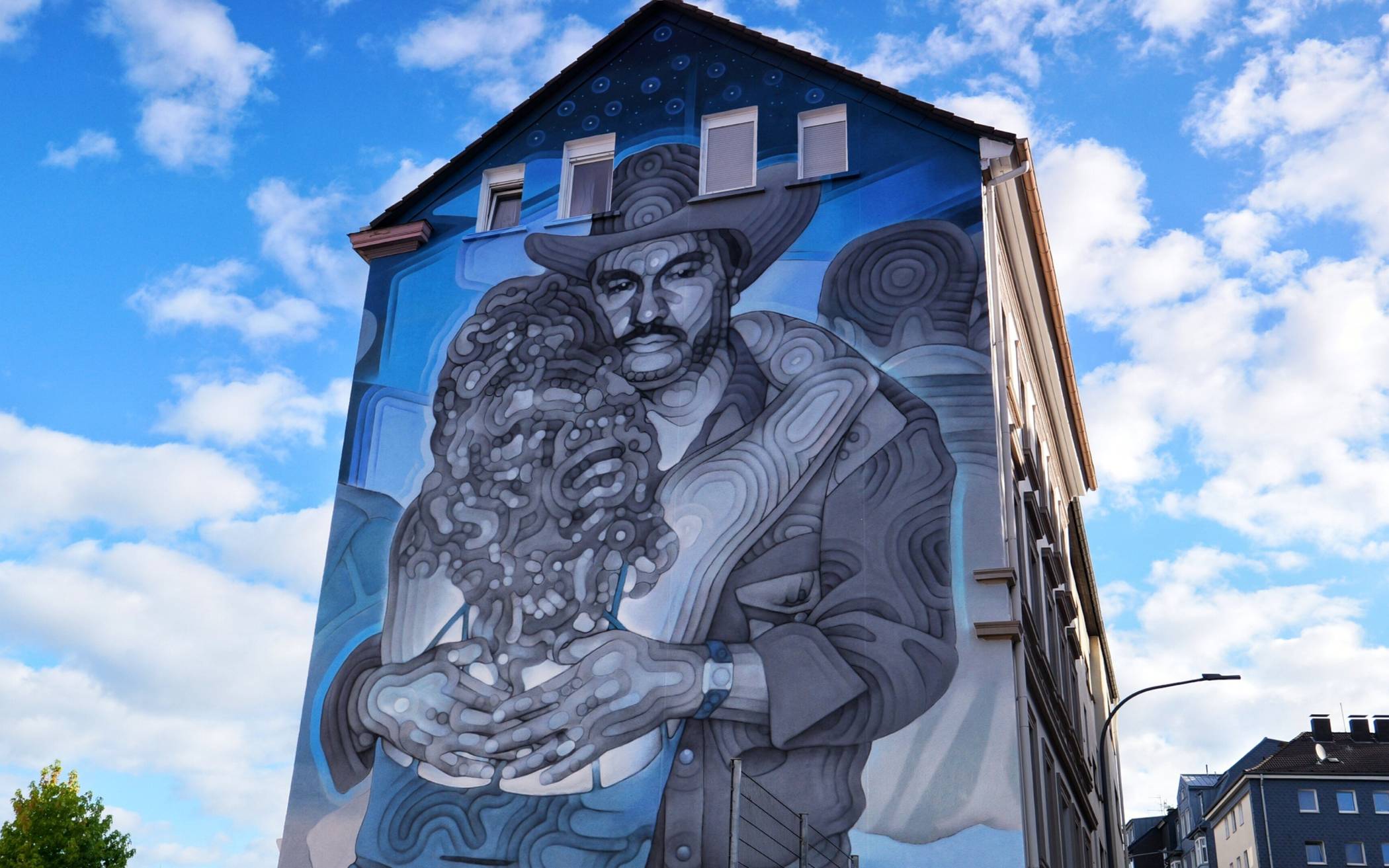 „Nur Du“ heißt das blau gehaltene Mural von „El Mac“ in der...