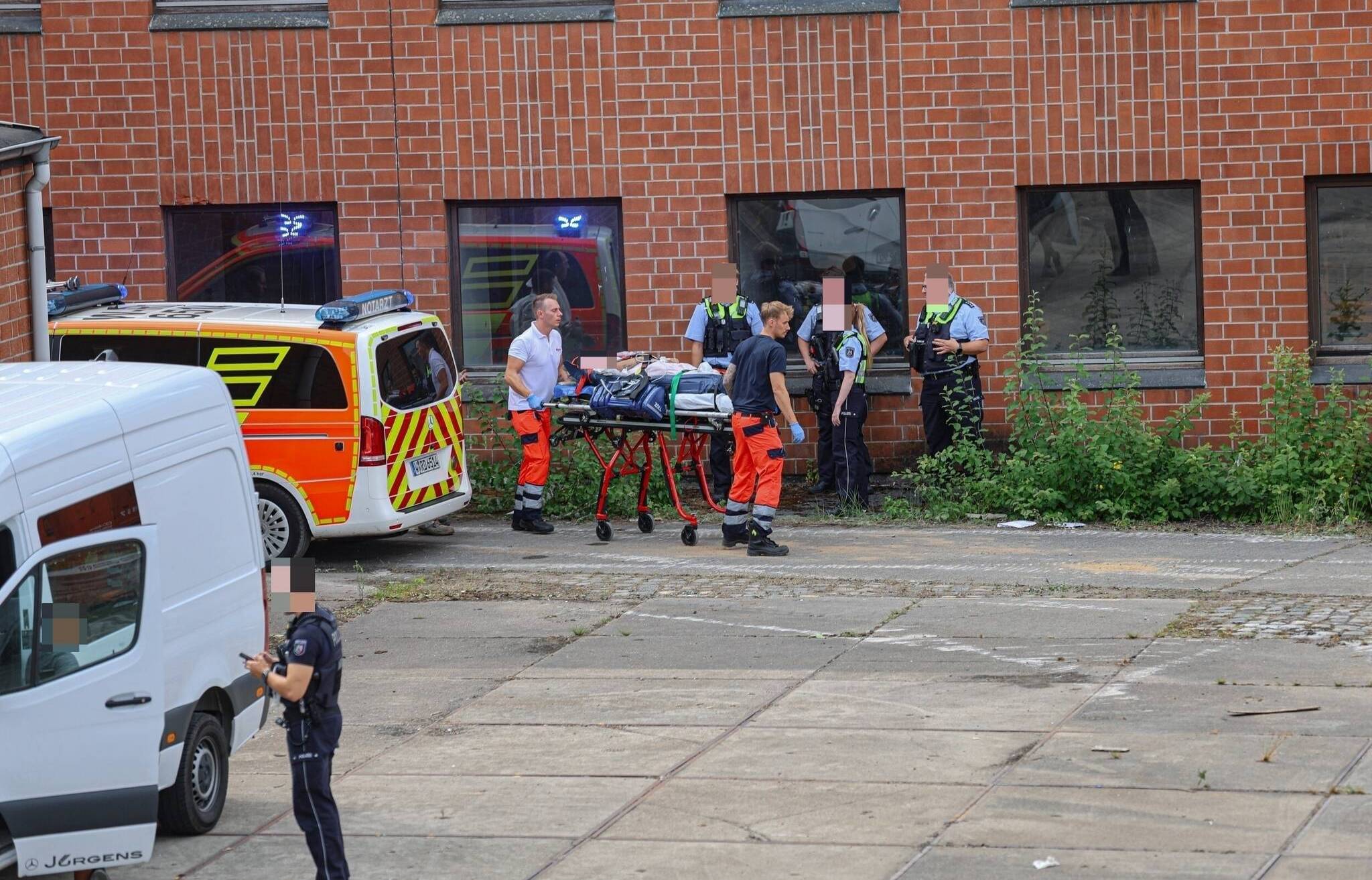Bilder: Unfall auf Wuppertaler Gesamtschul-Baustelle