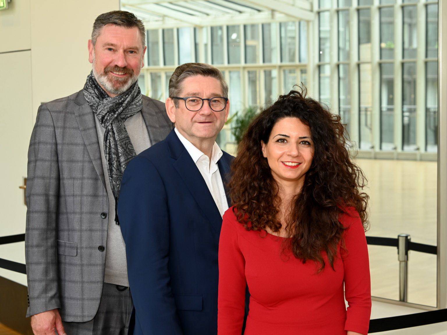  Von li.: Andreas Bialas, Josef Neumann und Dilek Engin. 