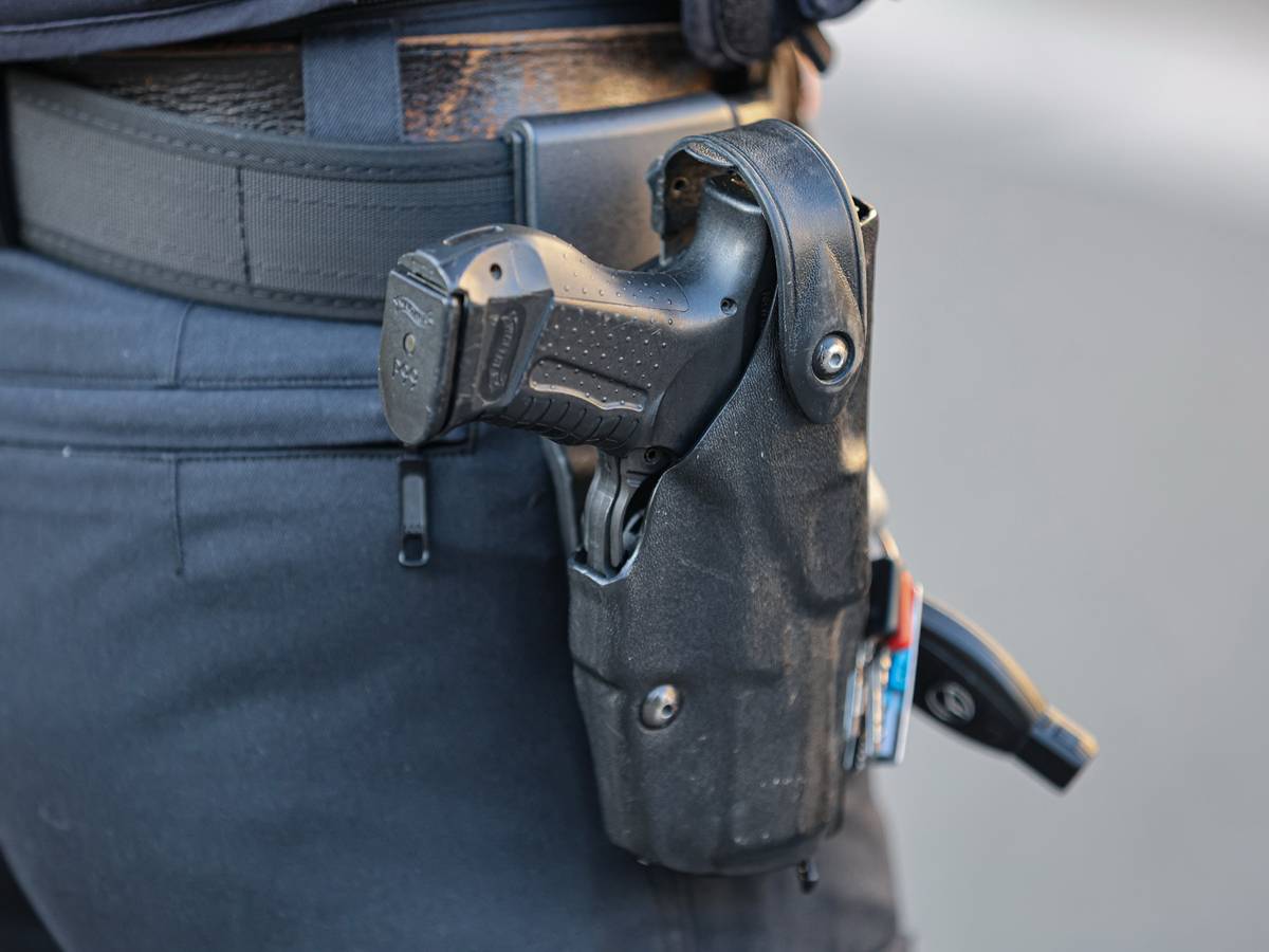 Per Haftbefehl gesuchter Mann leistet Widerstand