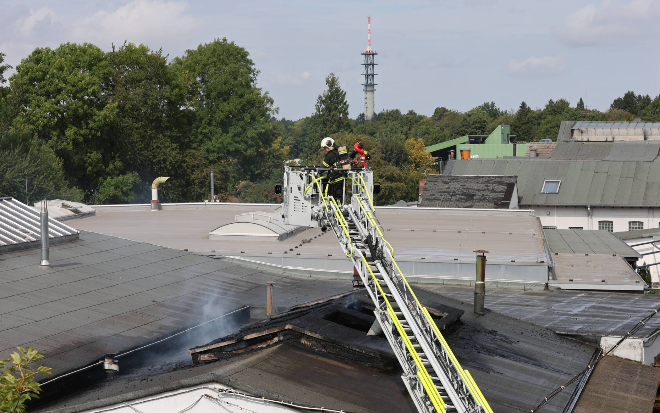 Bilder: Brand in Härterei am Wuppertaler Hahnerberg