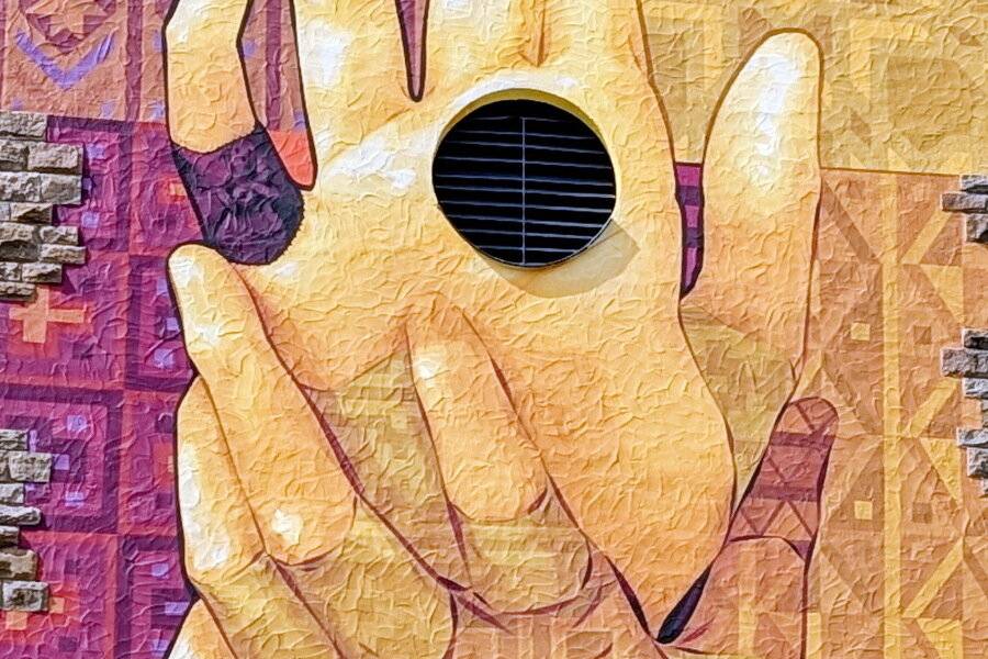  Zwei Hände, die sich umfassen: Bild der Verbindung und Gemeinschaft. 