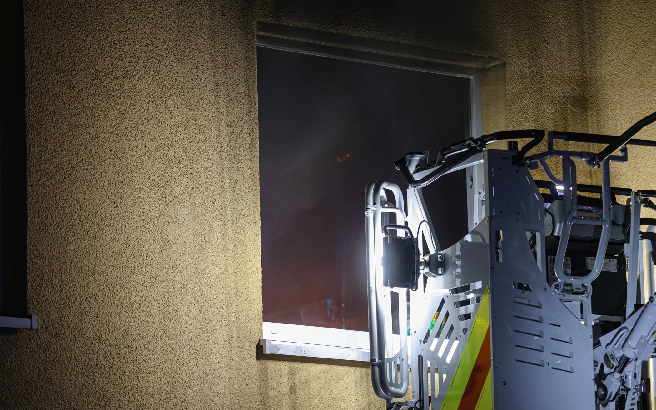 Bilder: Feuer in Hochhaus am Uellendahl in Wuppertal