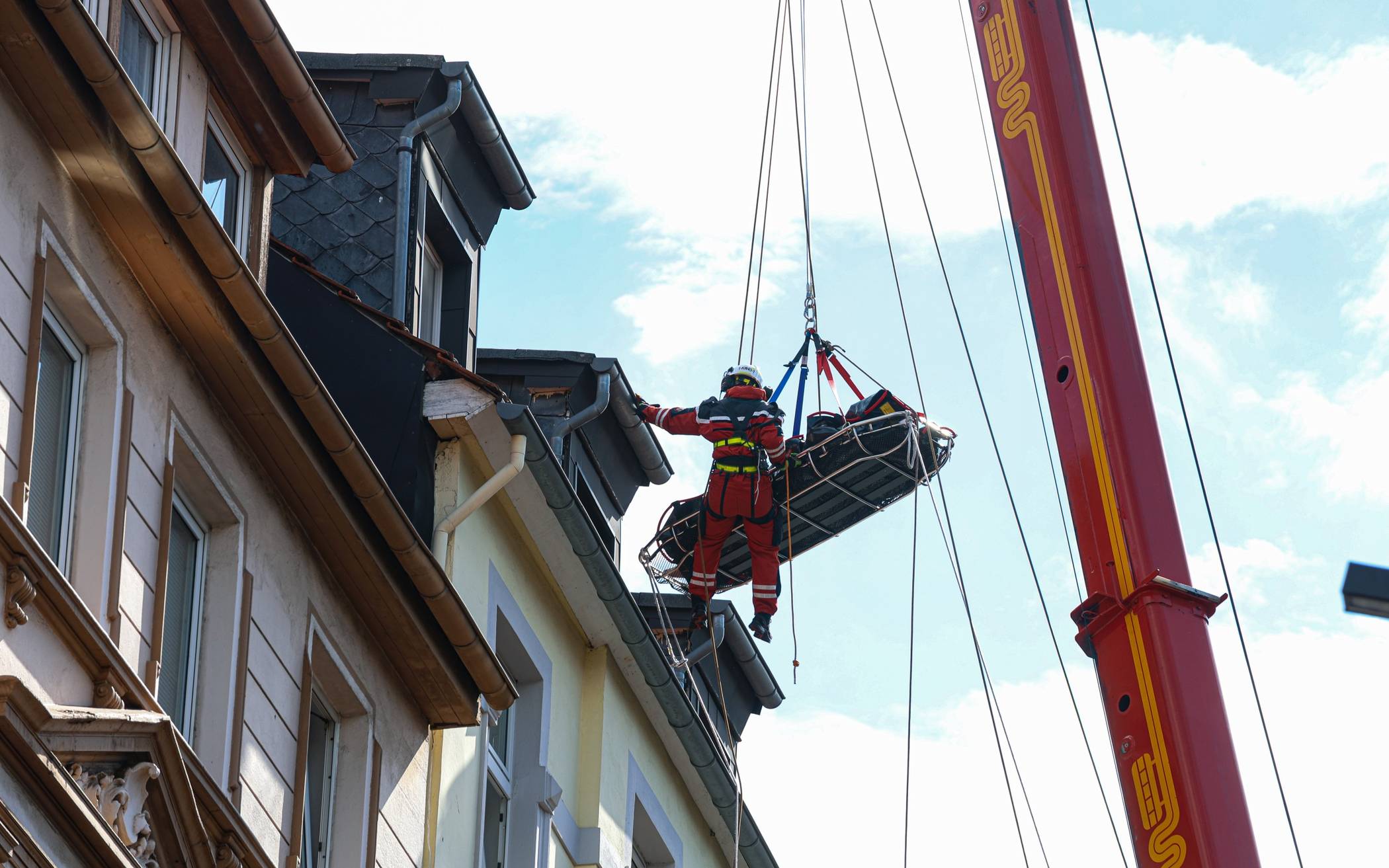 Vorsichtig wurde der Korb herabgelassen.
