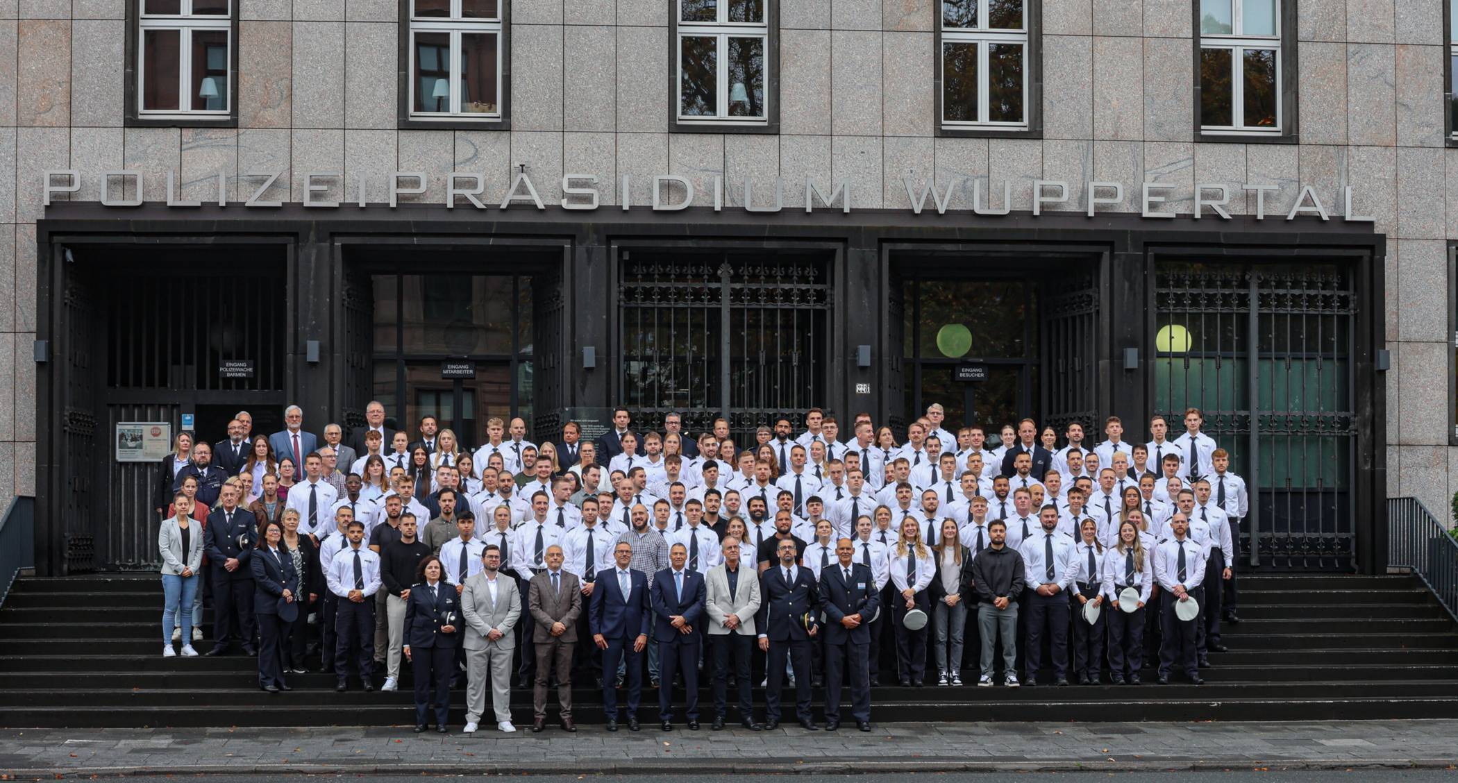  Das Gruppenfoto mit allen Beteiligten. 