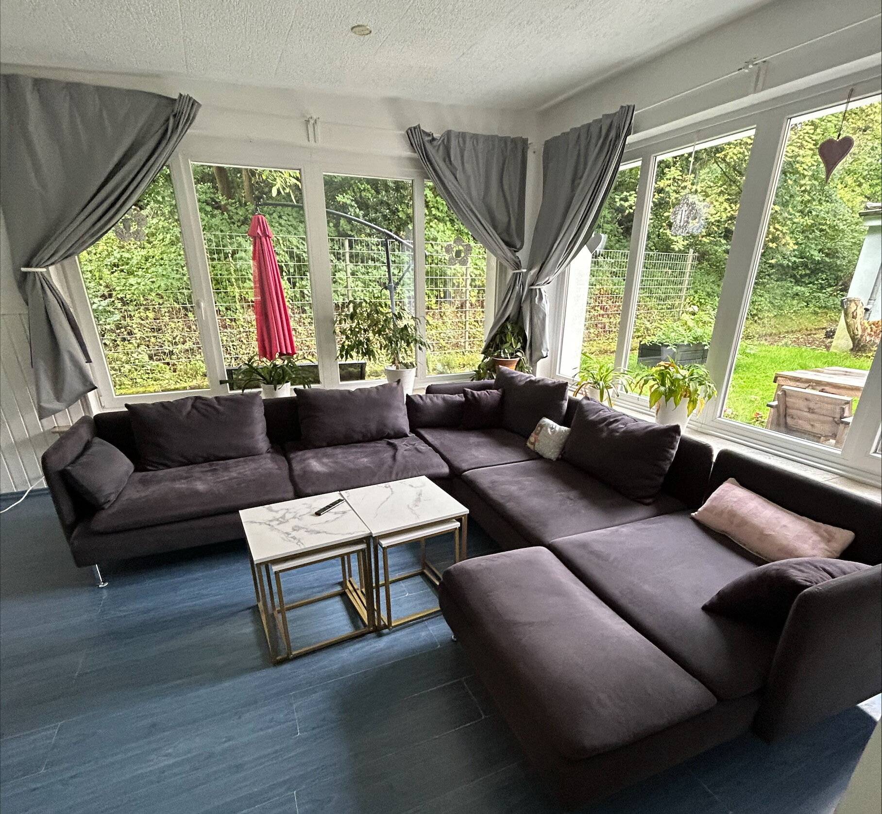  Die Räume sind praktisch eingerichtet. 