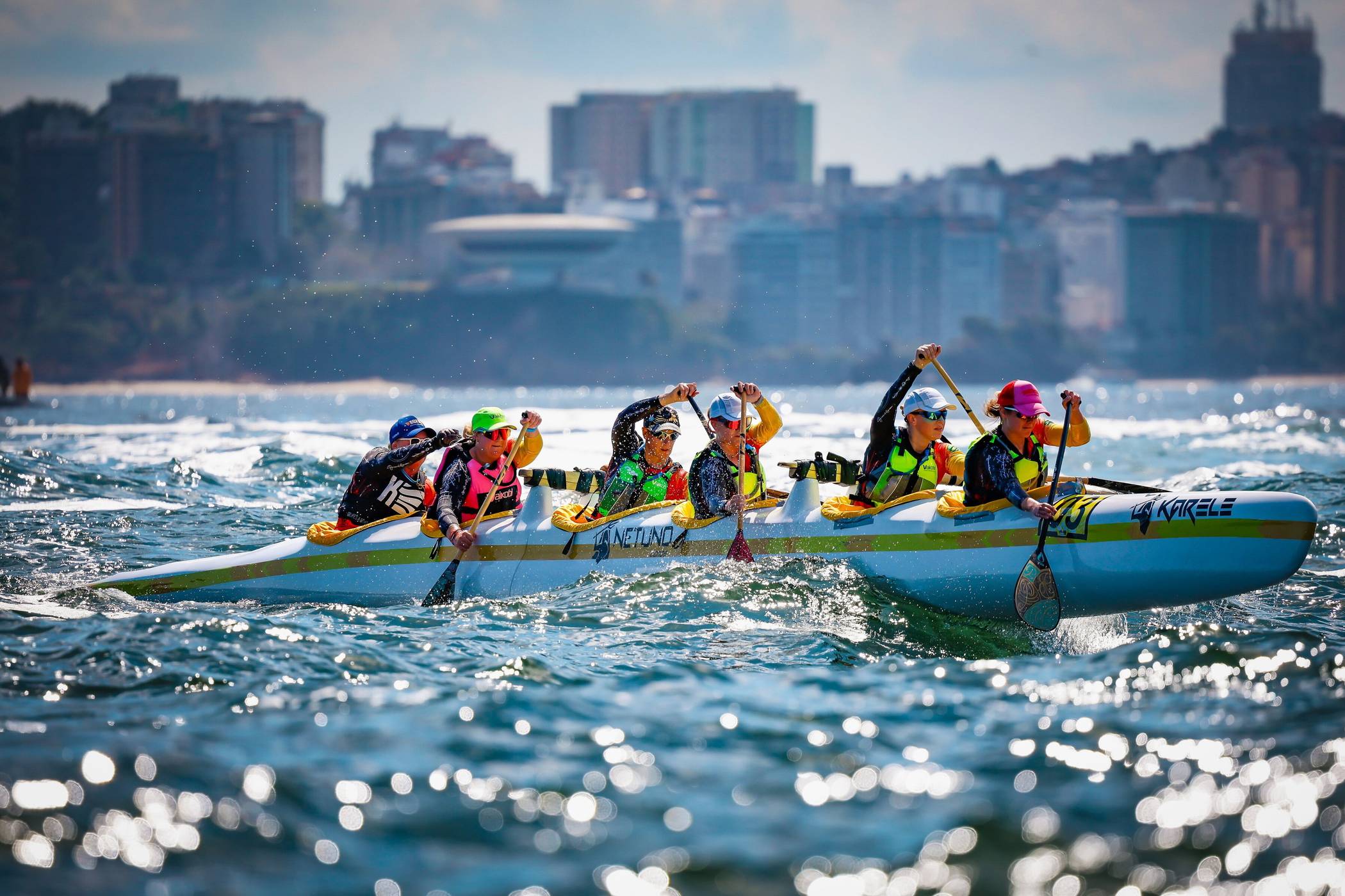  Die Damen-Mannschaft mit (von li.) Marcia Verruck Tortola, Vanessa Holznagel, Lara Ehlis, Jamie Lee Schaare, Jana Giersch und Lydia Elstermeier vor der Kulisse von Rio de Janeiro. 
