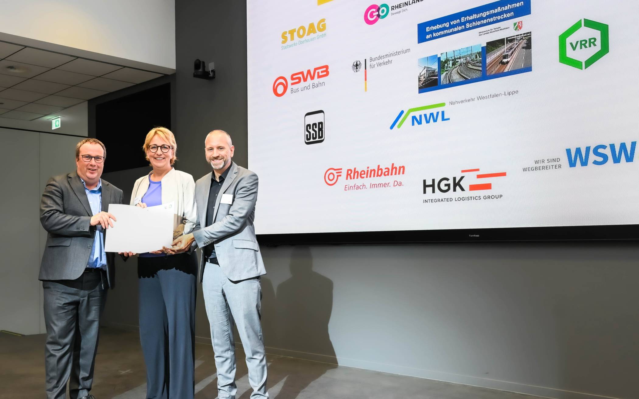 Von li.: Umwelt- und Verkehrsminister Oliver