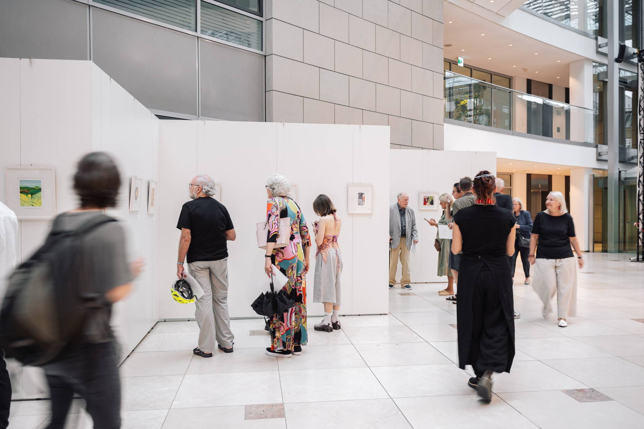  Kunstaktion in der Sparkassen-Glashalle im Juli 2025. 