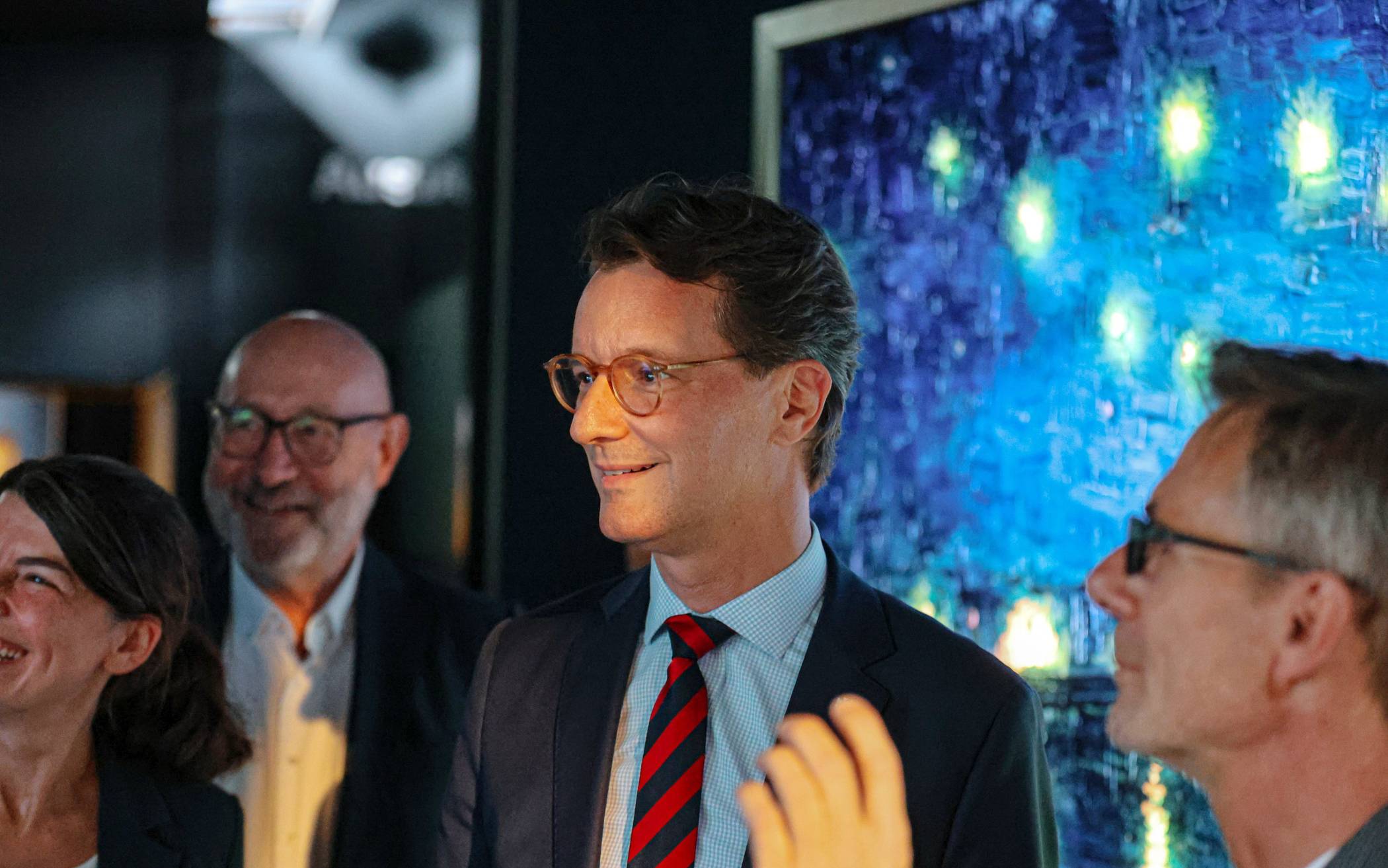 Hendrik Wüst mit Kurator Christian Höher