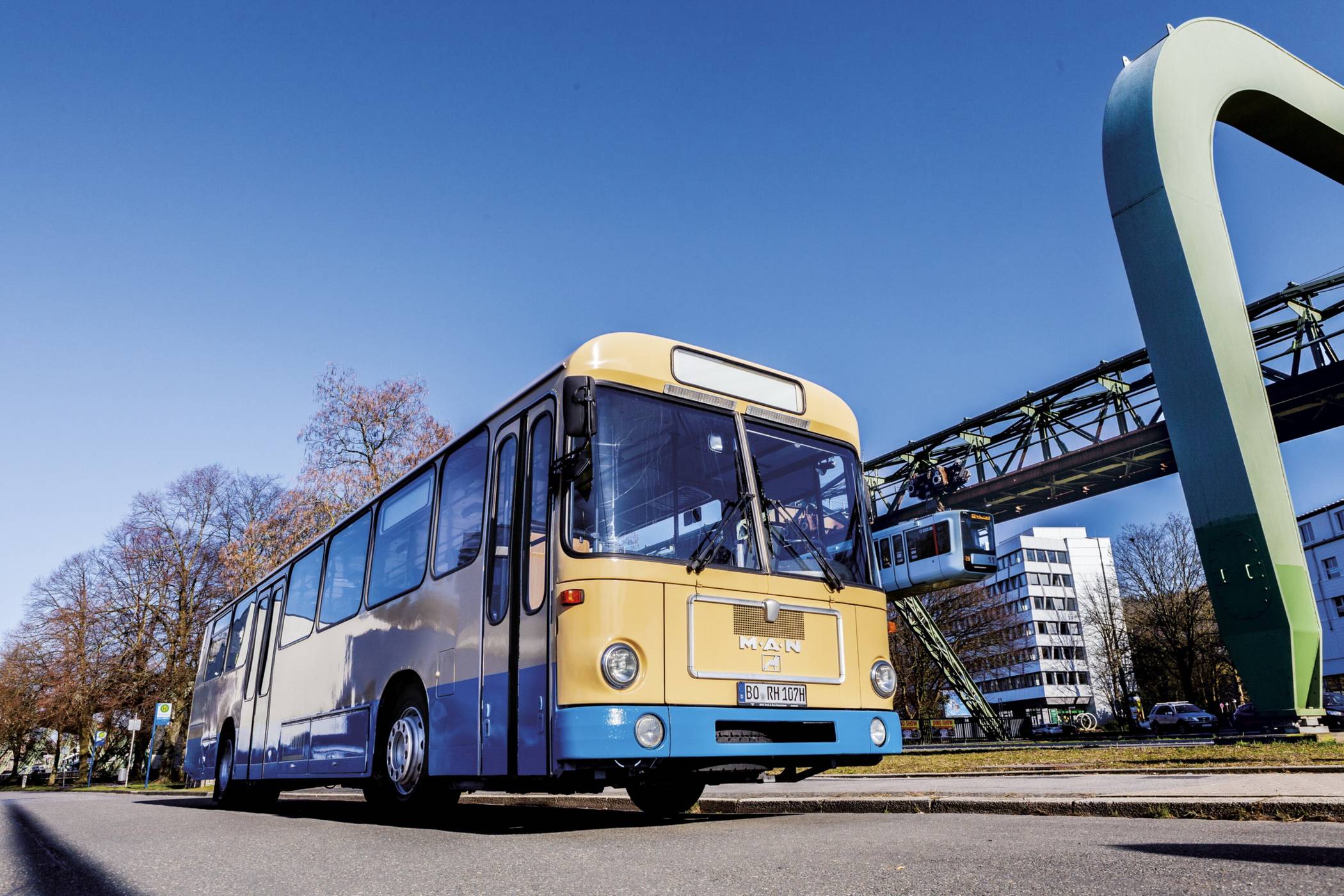  Der historische Bus. 