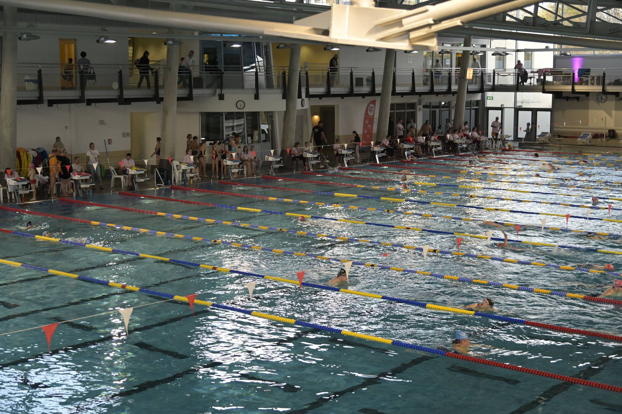  Bild vom 24-Stunden-Schwimmen im Heinz-Hoffmann-Bad. 